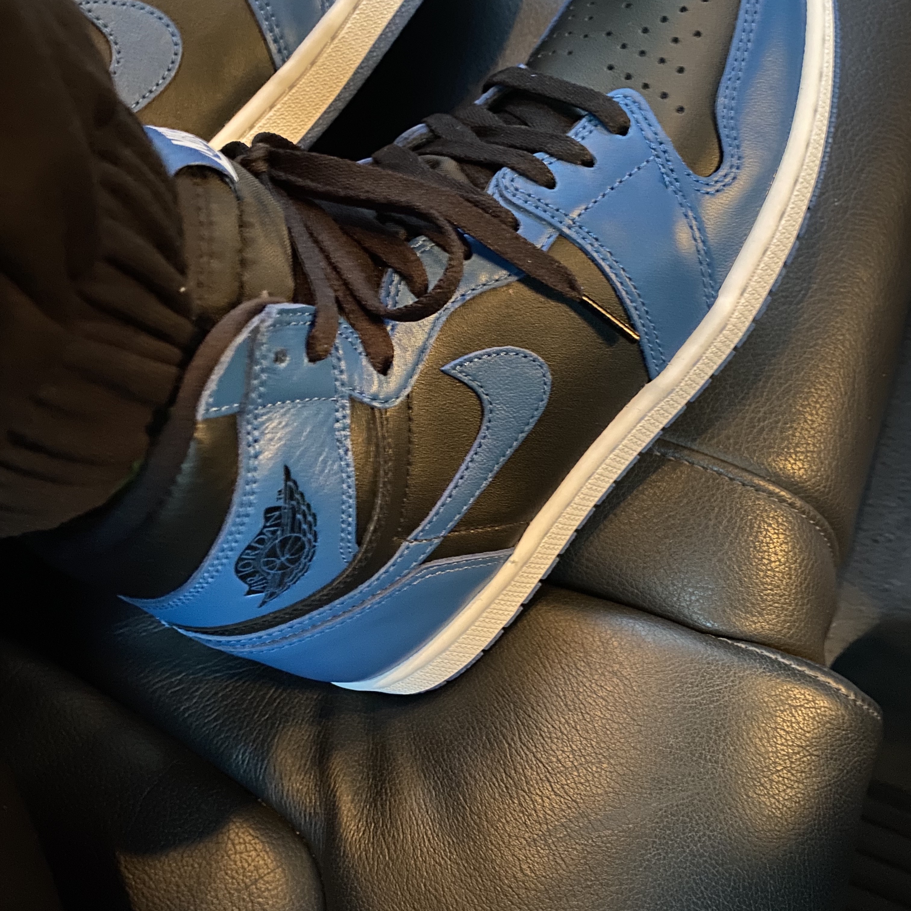 Jordan 1 Retro High OG Dark Marina Blue 착용 스타일 - 2
