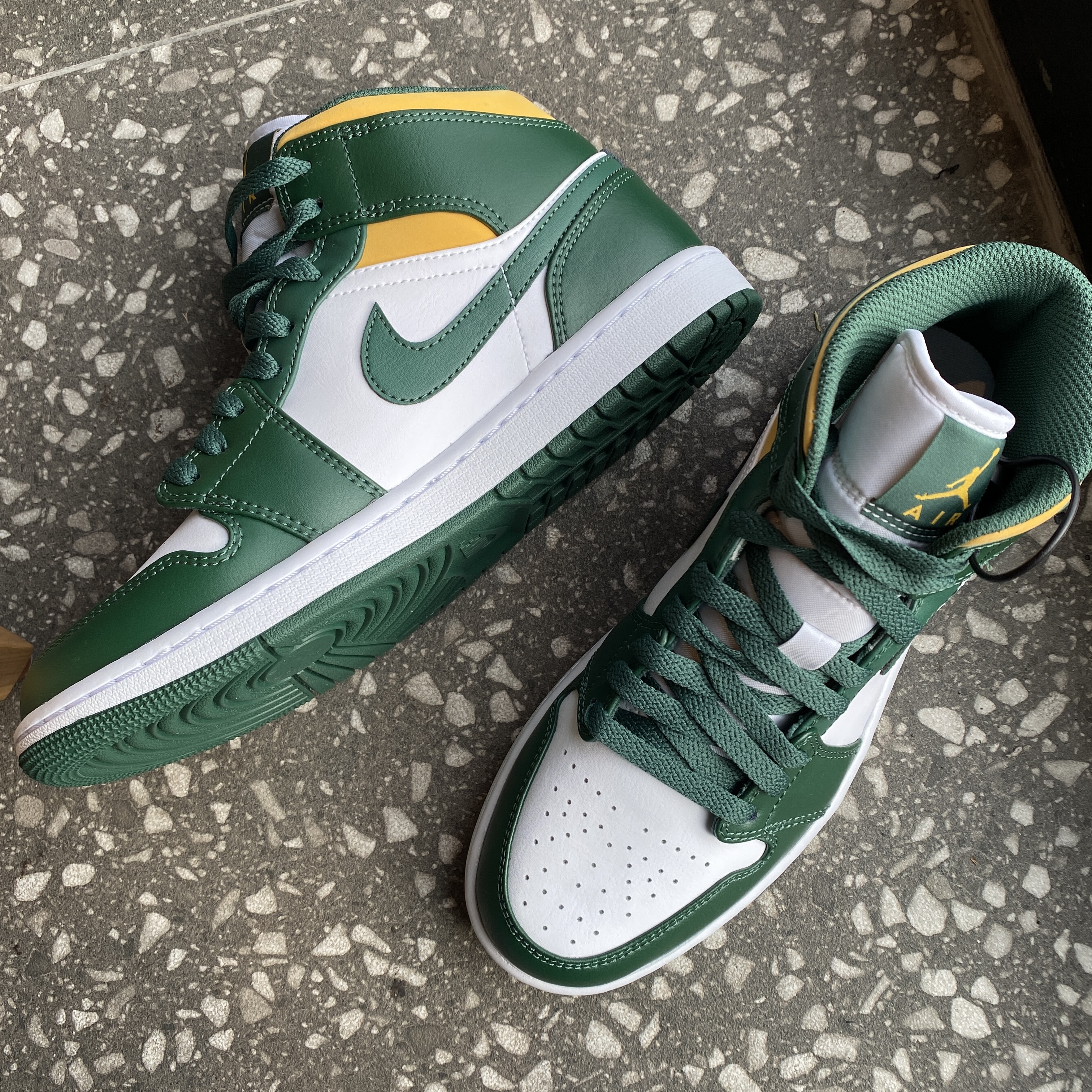 Jordan 1 Mid Sonics 2021 착용 스타일 - 2