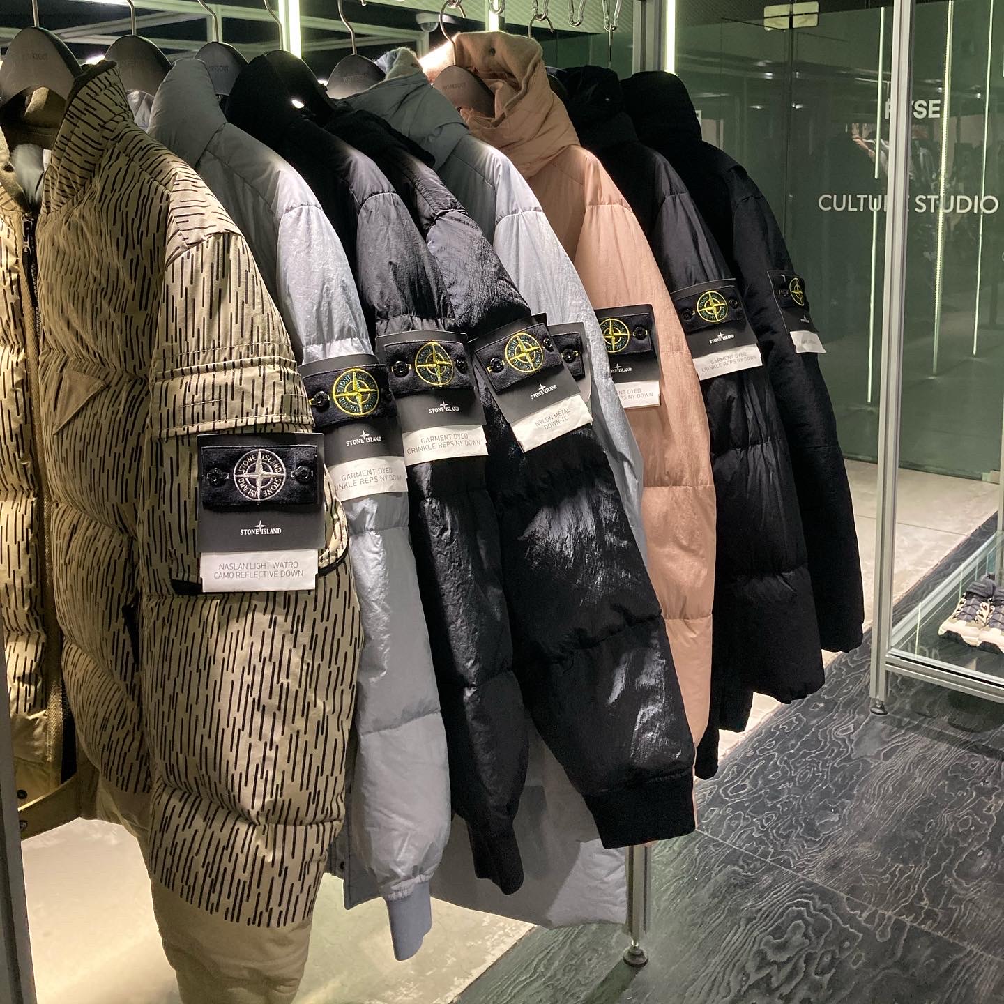 Stone Island 44508 Nylon Metal Down-TC Jacket Light Grey - 21FW 착용 스타일 - 2