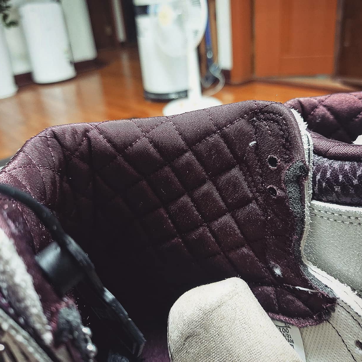 Jordan 1 x A Ma Maniere Retro High OG SP Sail and Burgundy 착용 스타일 - 3