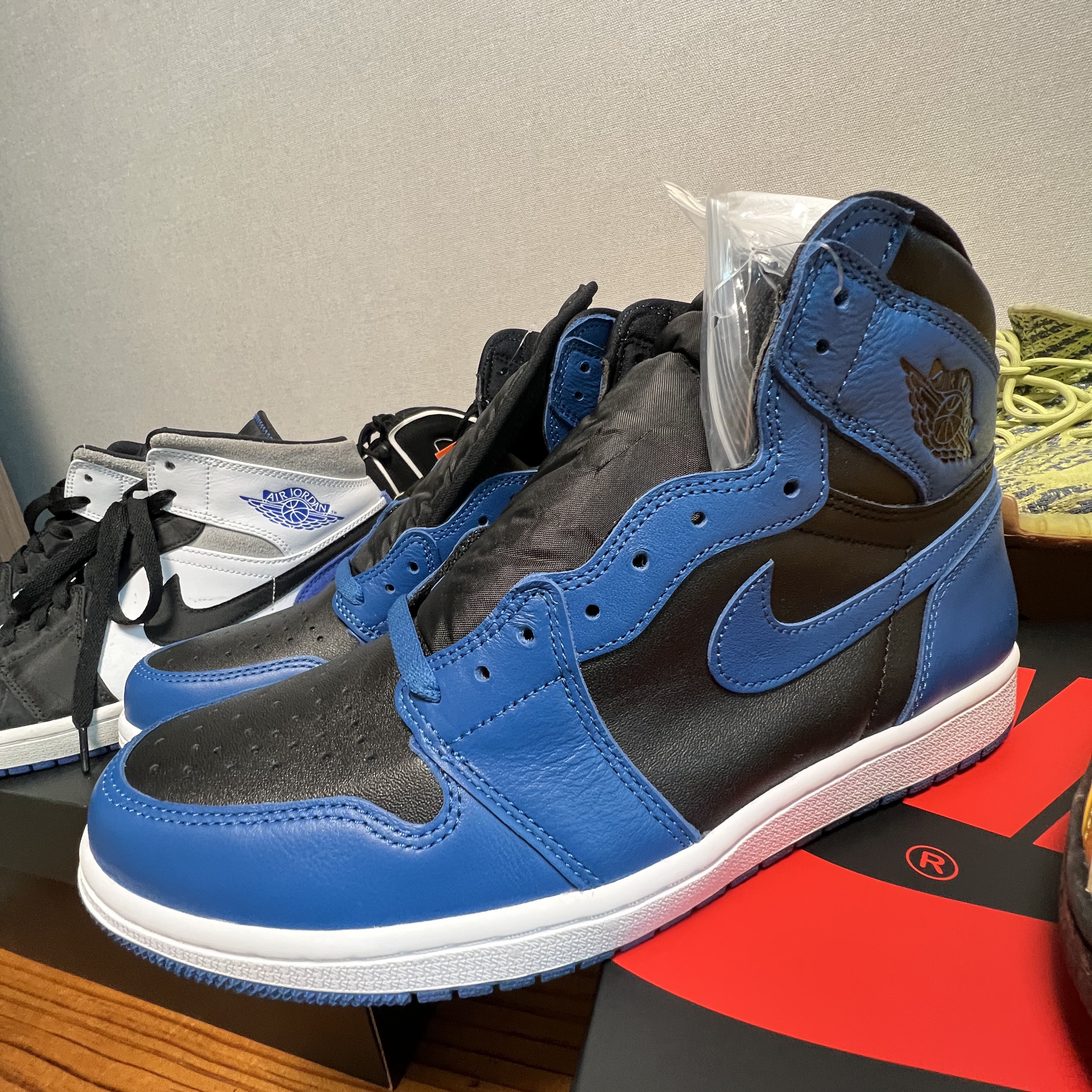 Jordan 1 Mid SE Hyper Royal, Jordan 1 Retro High OG Dark Marina Blue 착용 스타일 - 2
