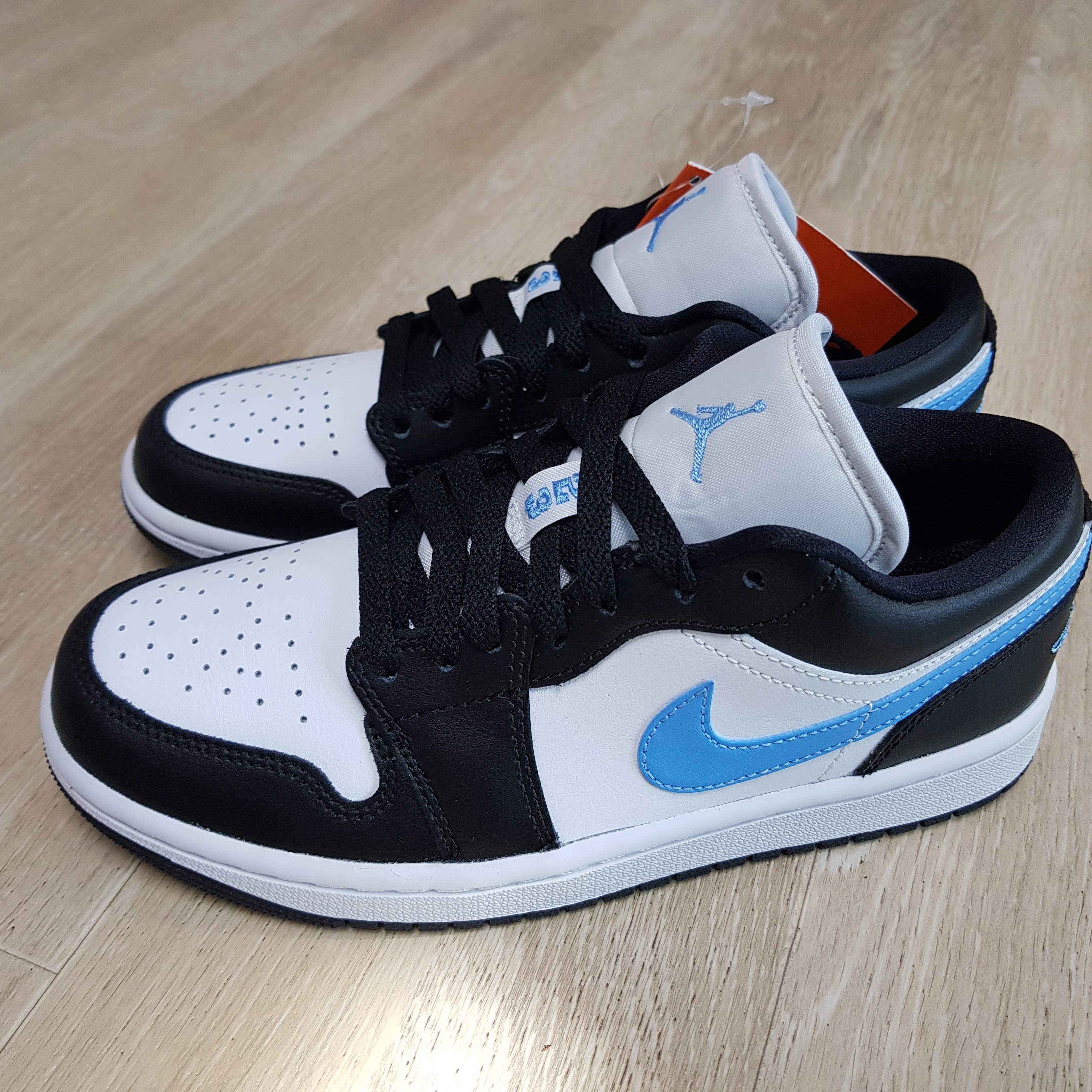 (W) Jordan 1 Low Black University Blue 착용 스타일 - 2