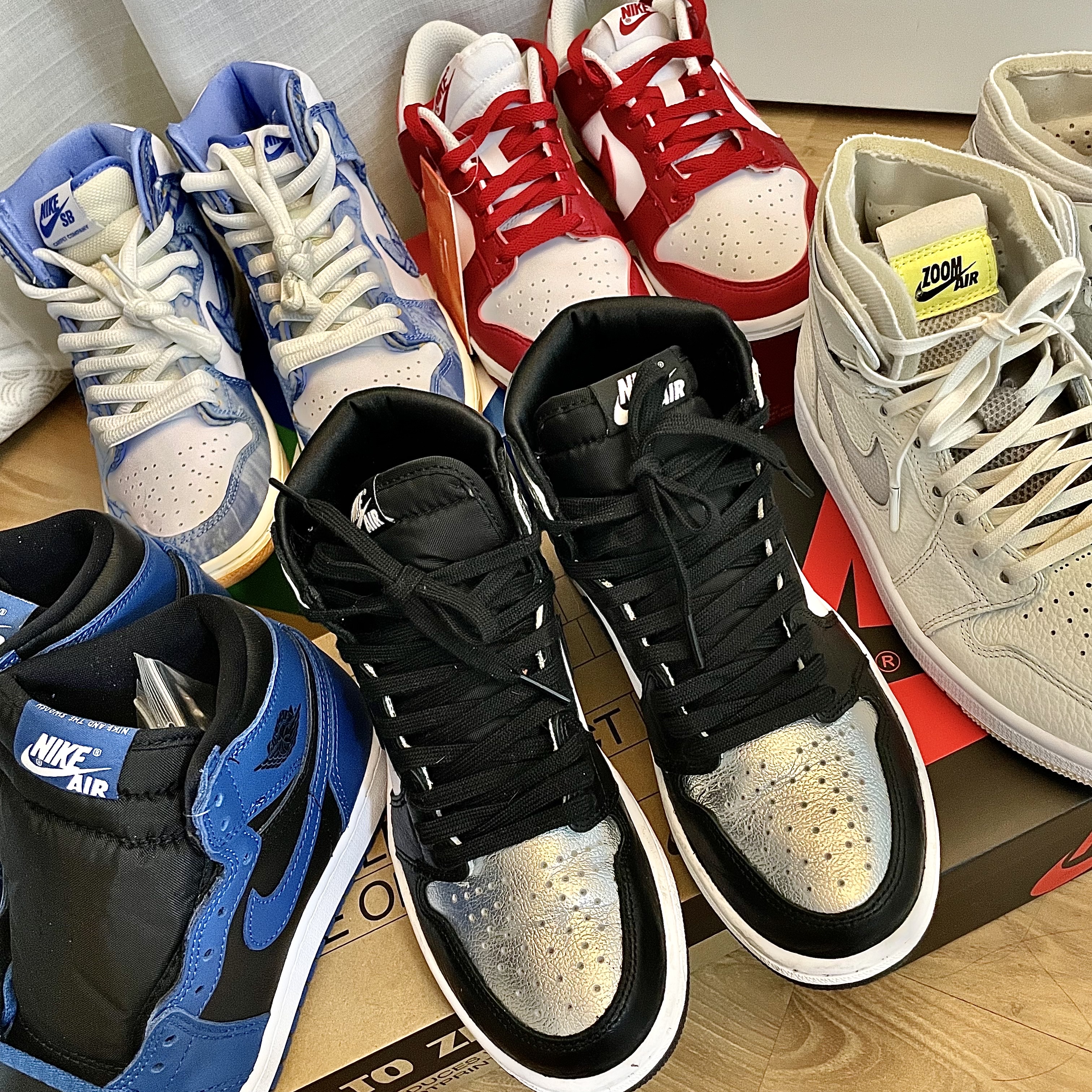 (W) Jordan 1 Retro High OG Silver Toe, (W) Nike Dunk Low Next Nature Gym Red 착용 스타일