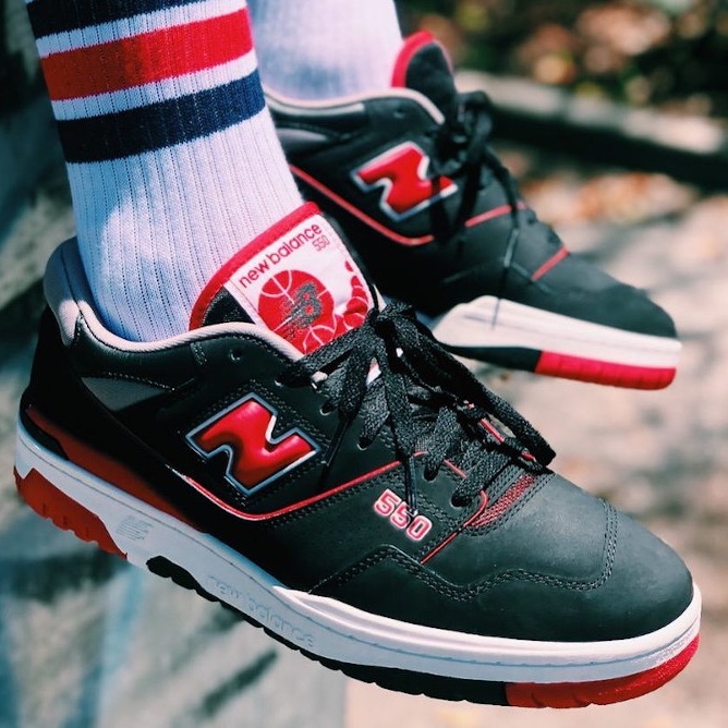 New Balance 550 Black Red 착용 스타일 - 3