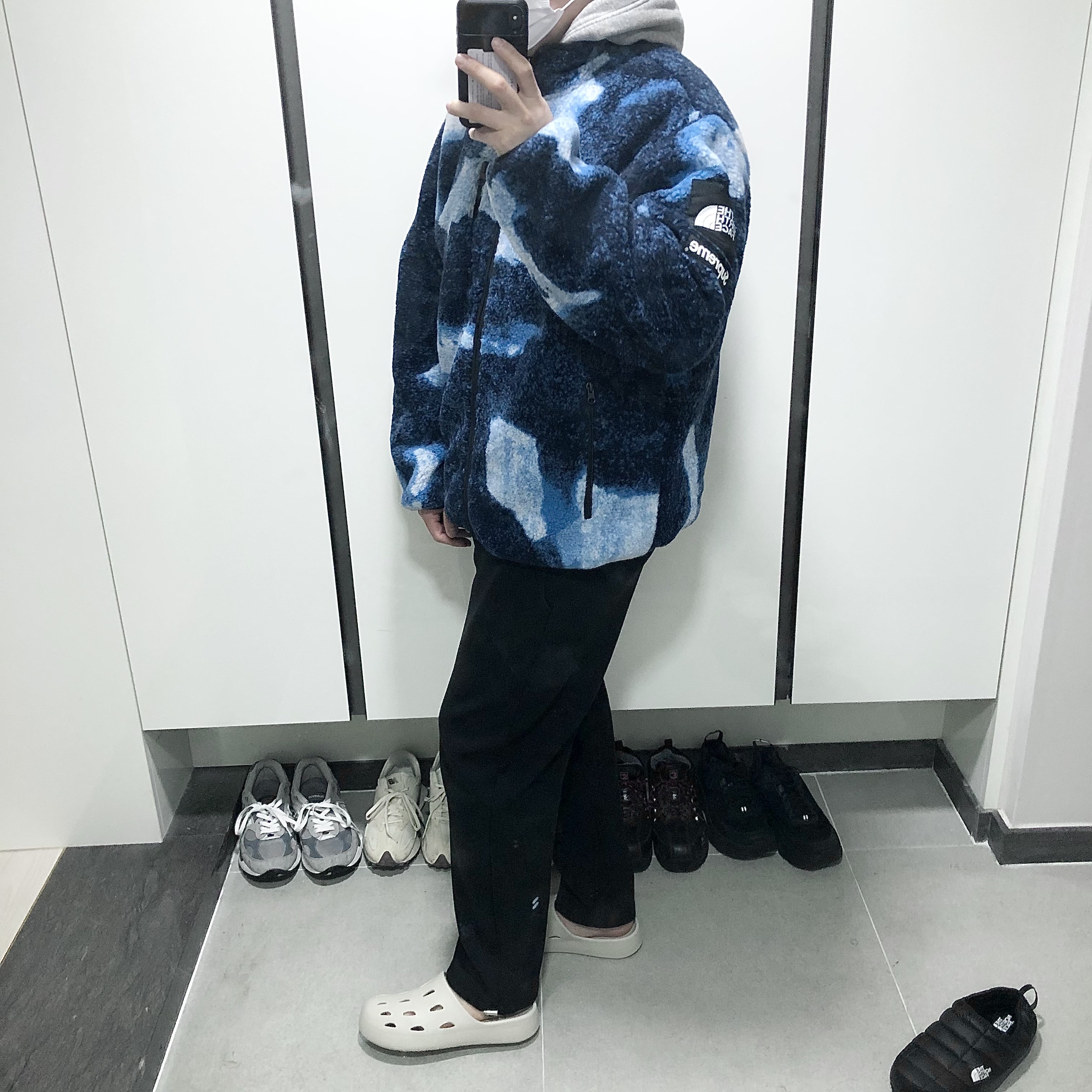 Supreme x The North Face Bleached Denim Print Fleece Jacket Indigo - 21FW 착용 스타일