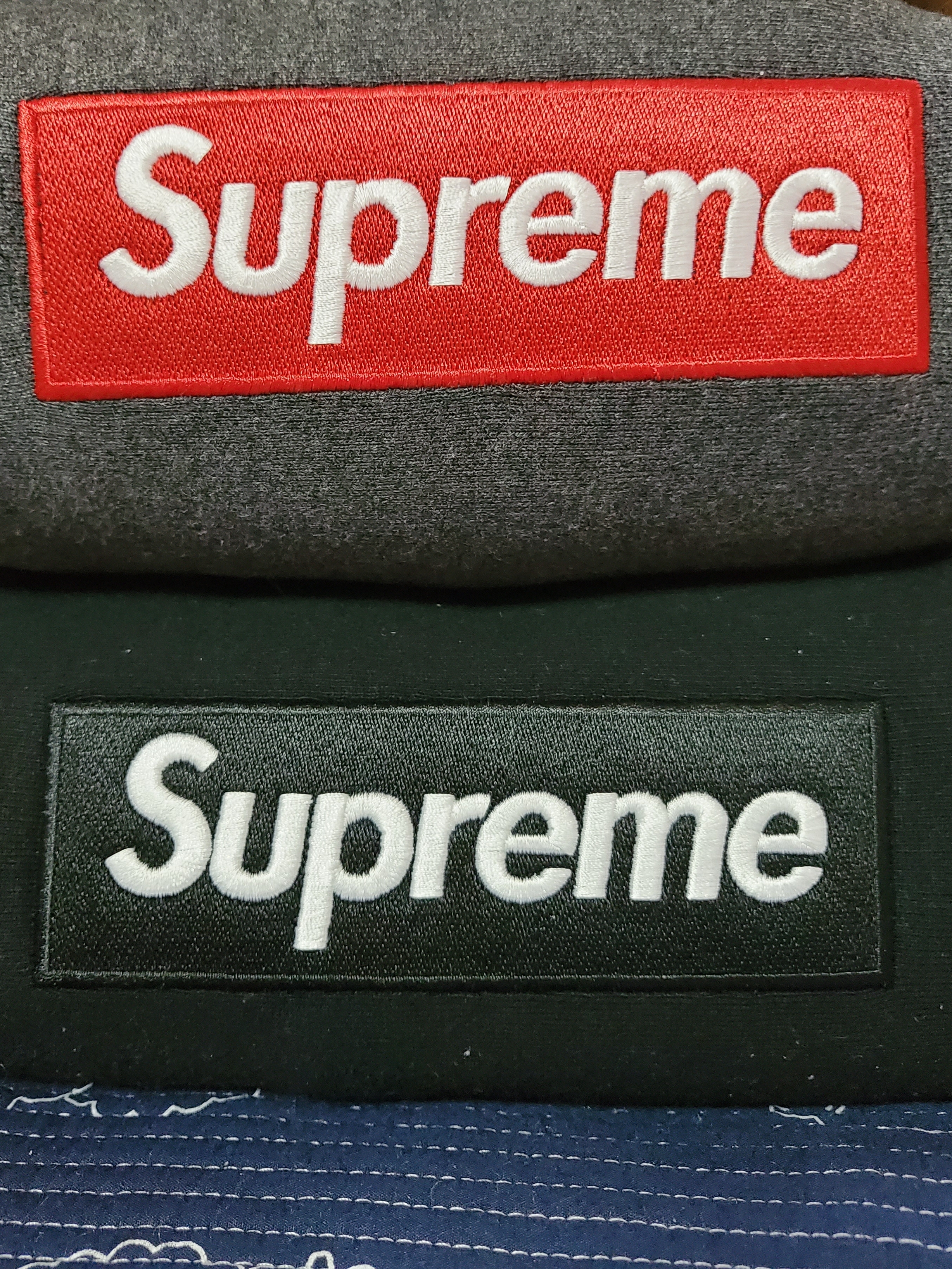 Supreme Box Logo Hooded Sweatshirt Black - 21FW, Supreme Box Logo Hooded Sweatshirt Charcoal - 21FW 착용 스타일 - 2