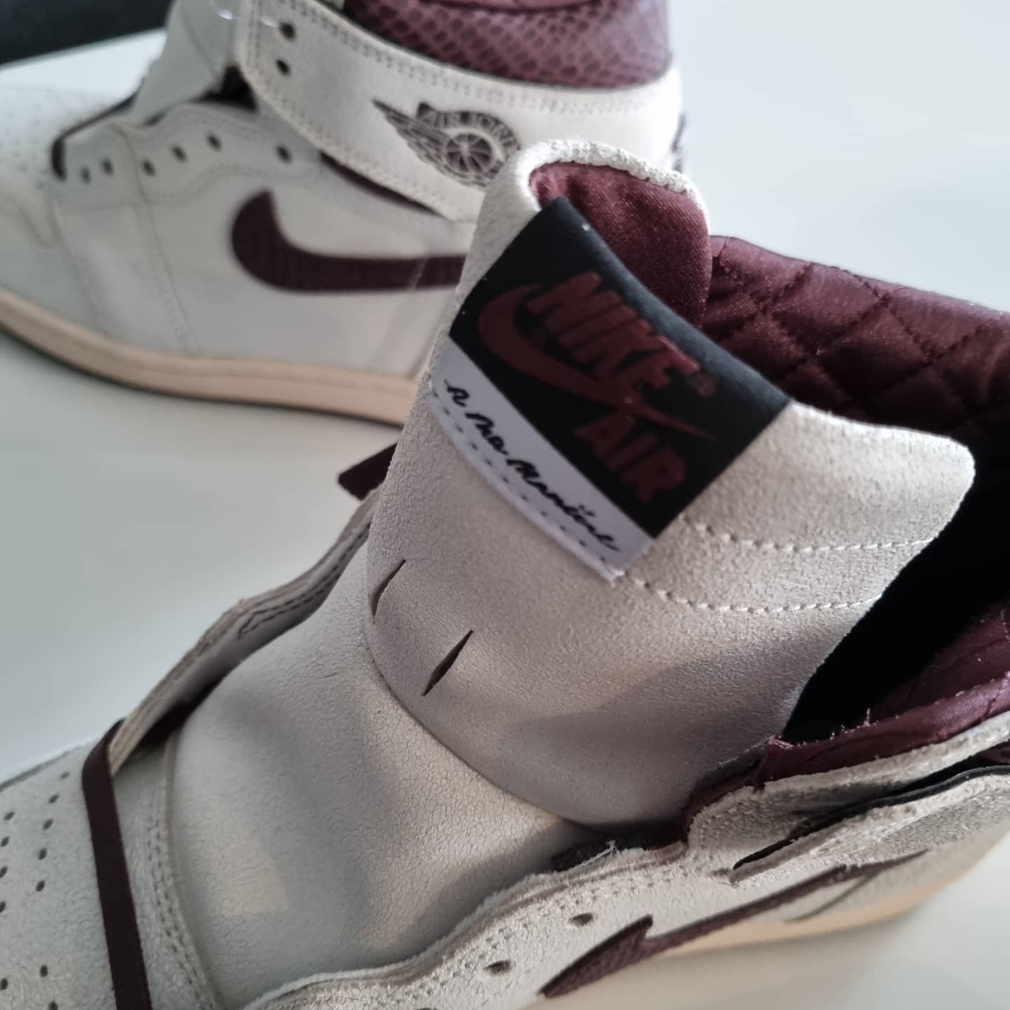Jordan 1 x A Ma Maniere Retro High OG SP Sail and Burgundy 착용 스타일 - 2