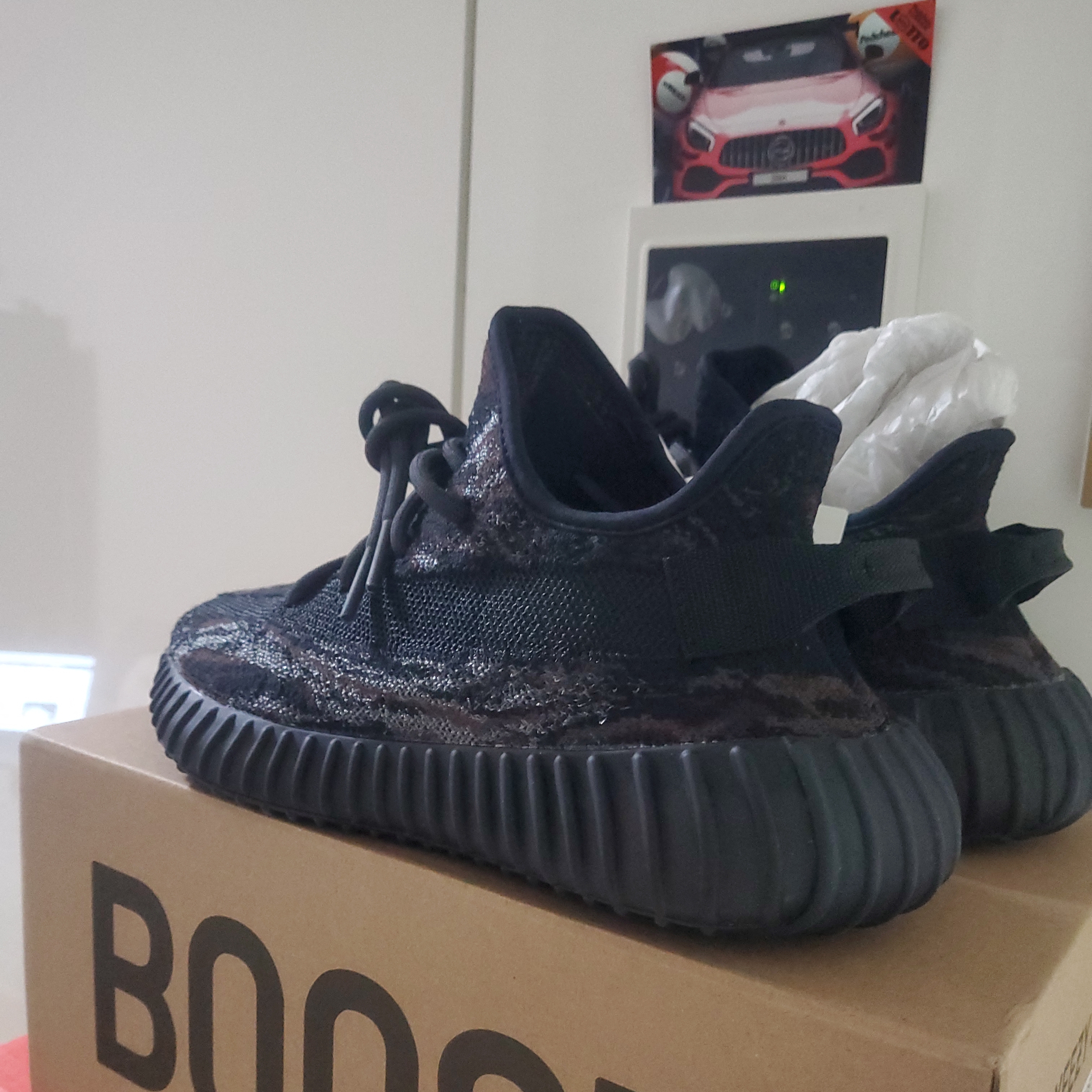 Adidas Yeezy Boost 350 V2 MX Rock 착용 스타일