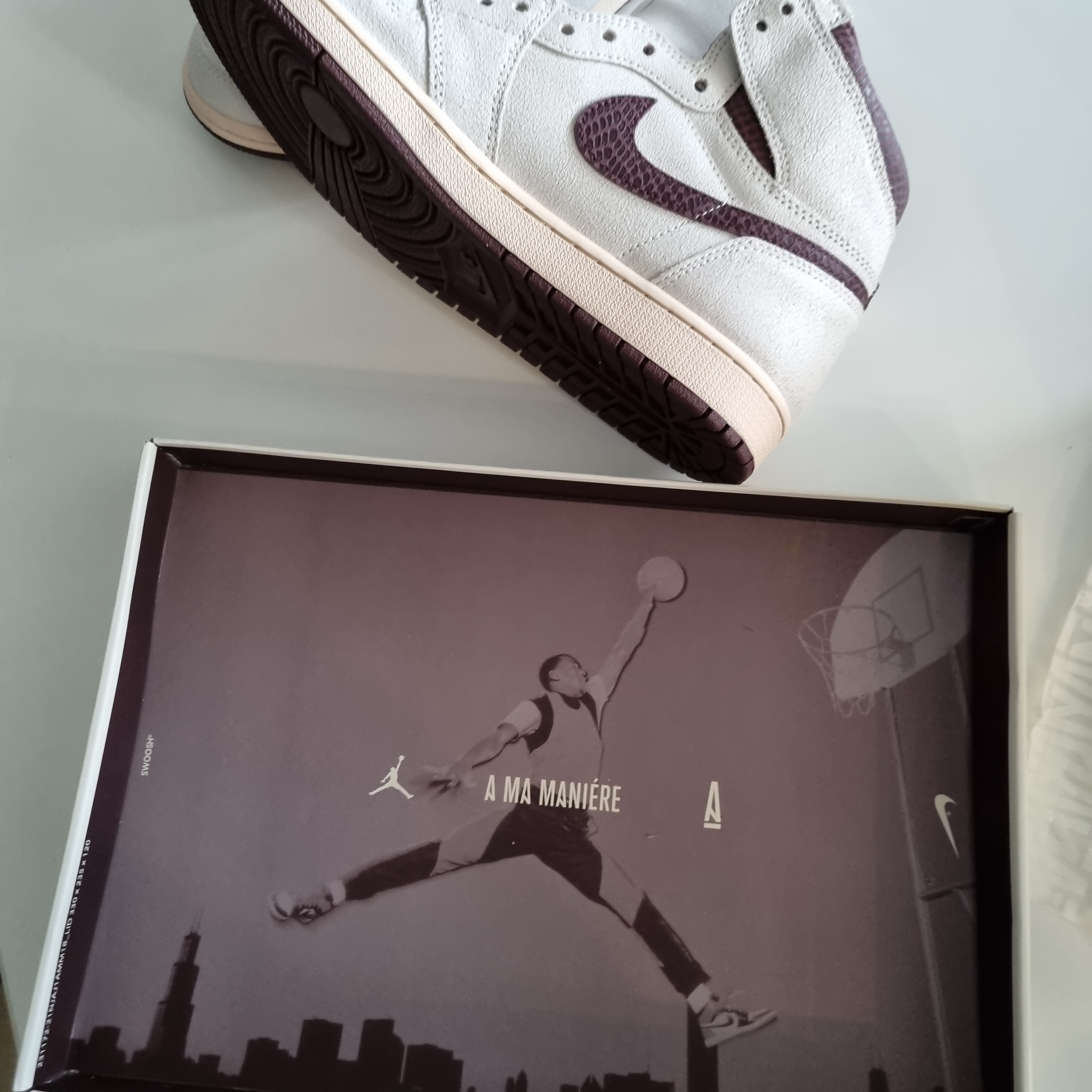 Jordan 1 x A Ma Maniere Retro High OG SP Sail and Burgundy 착용 스타일 - 3