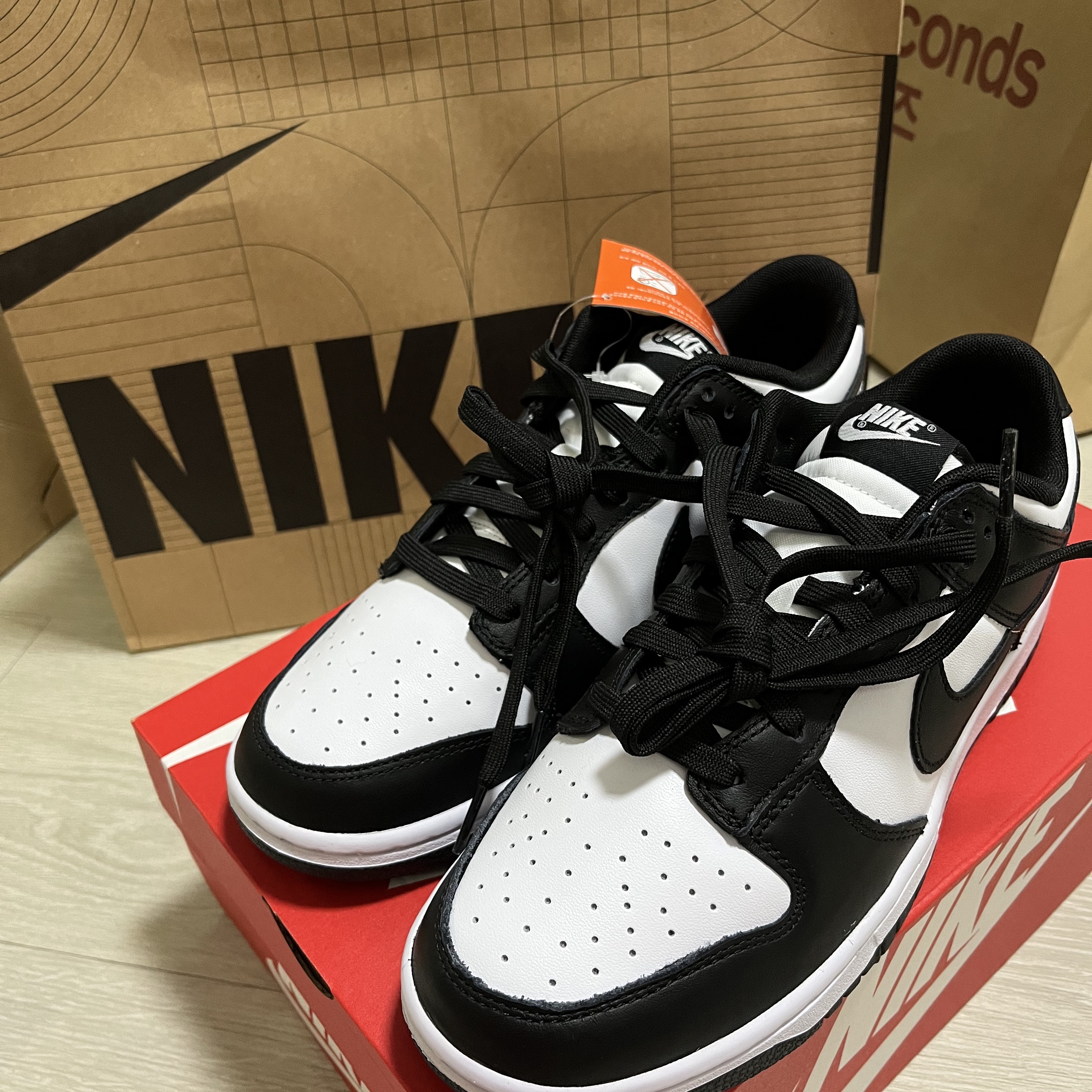Nike Dunk Low Retro Black 착용 스타일
