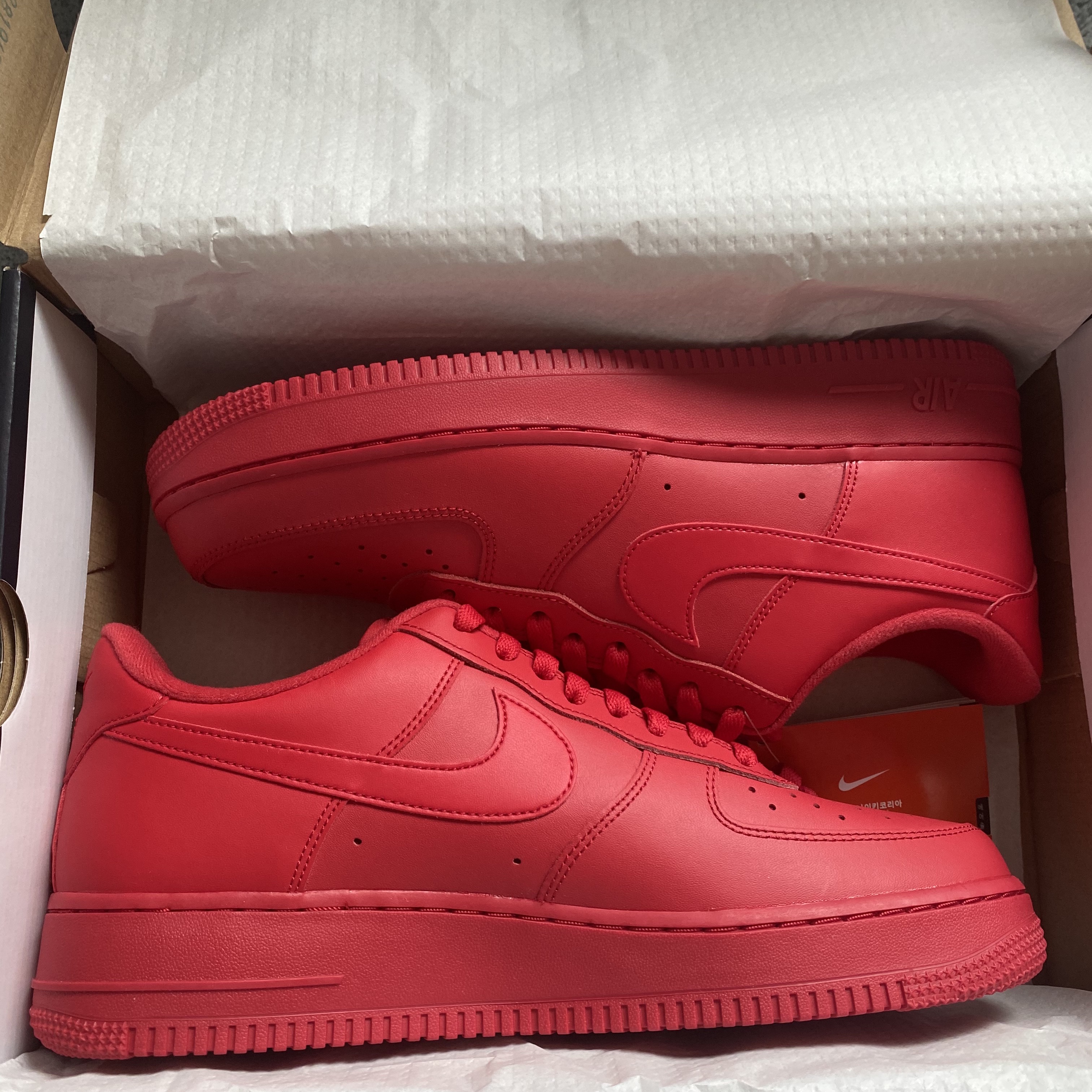 Nike Air Force 1 '07 LV8 Low 1 Triple Red 착용 스타일 - 2