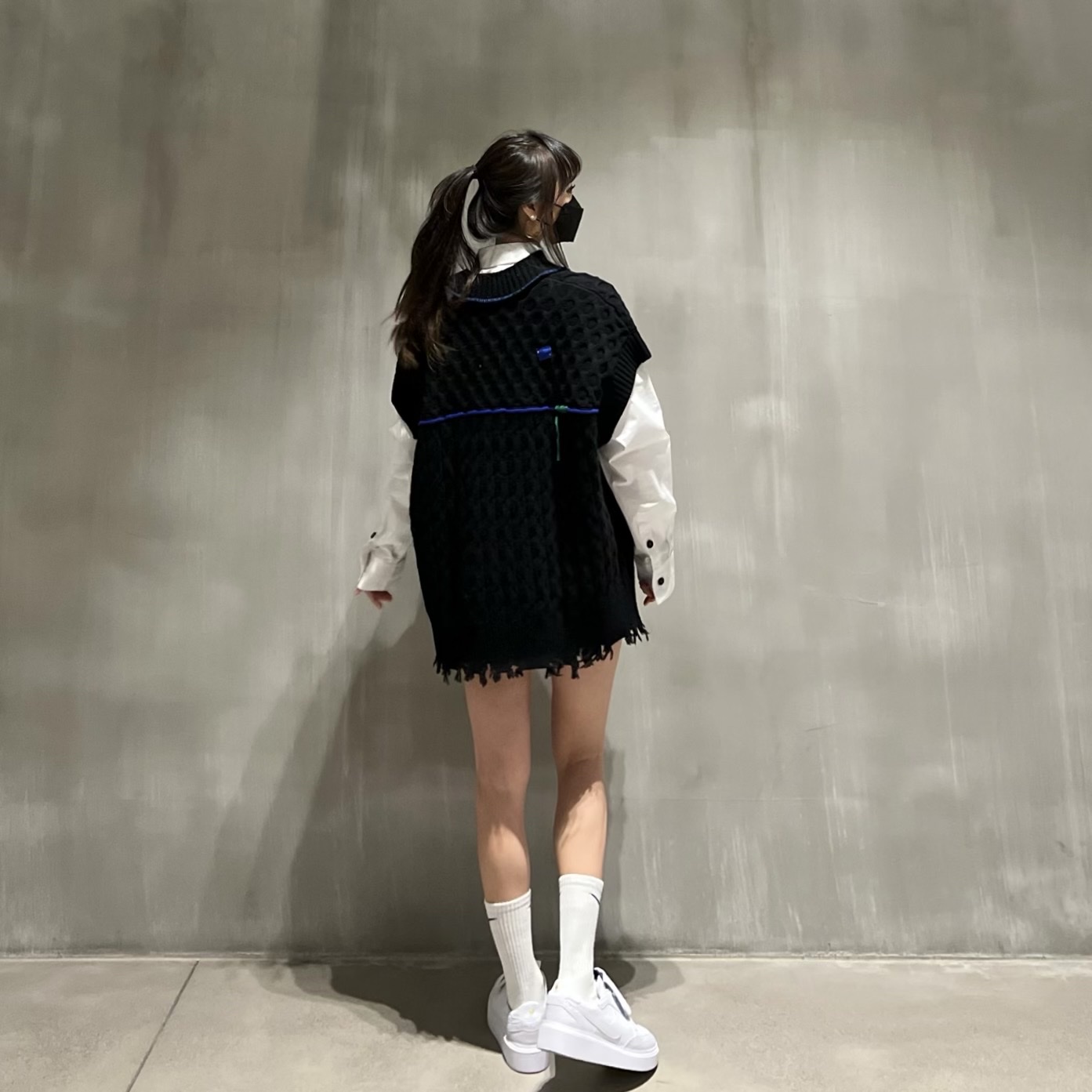 Zara x Ader Error Oversized Shirt White, Zara x Ader Error Oversized Vest Black 착용 스타일 - 1