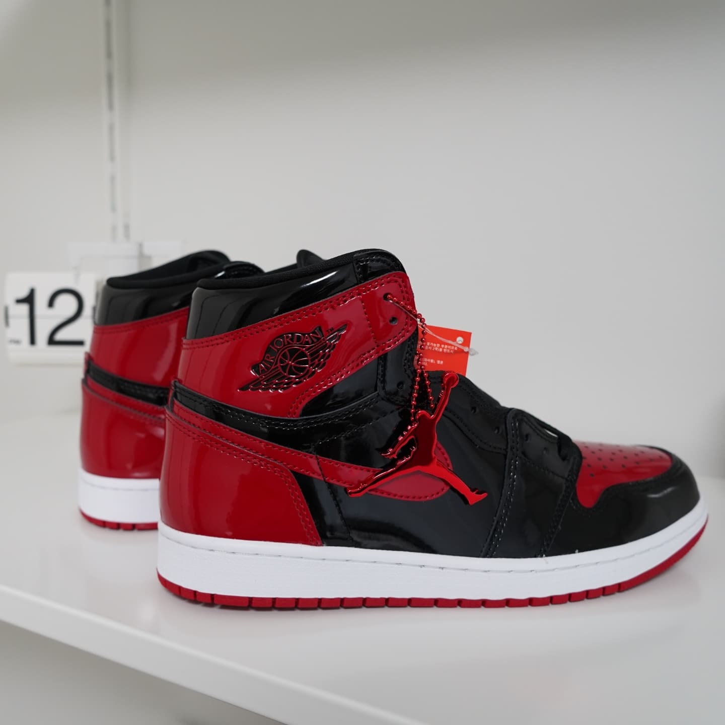 Jordan 1 Retro High OG Patent Bred 착용 스타일 - 3