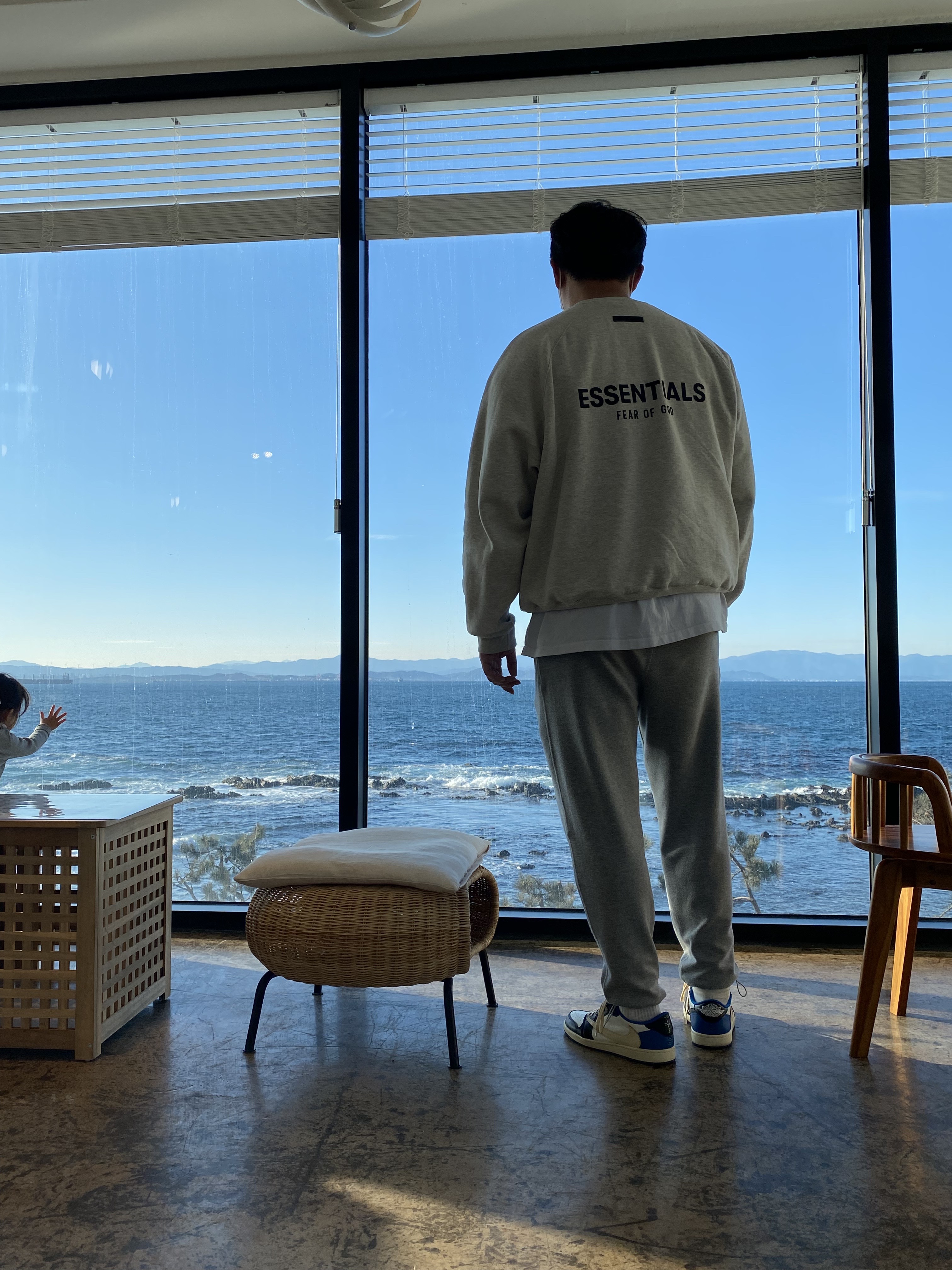 Essentials Pull-Over Crewneck Sweatshirt Oatmeal - 21SS, Jordan 1 x Travis Scott x Fragment Retro Low OG SP Military Blue 착용 스타일