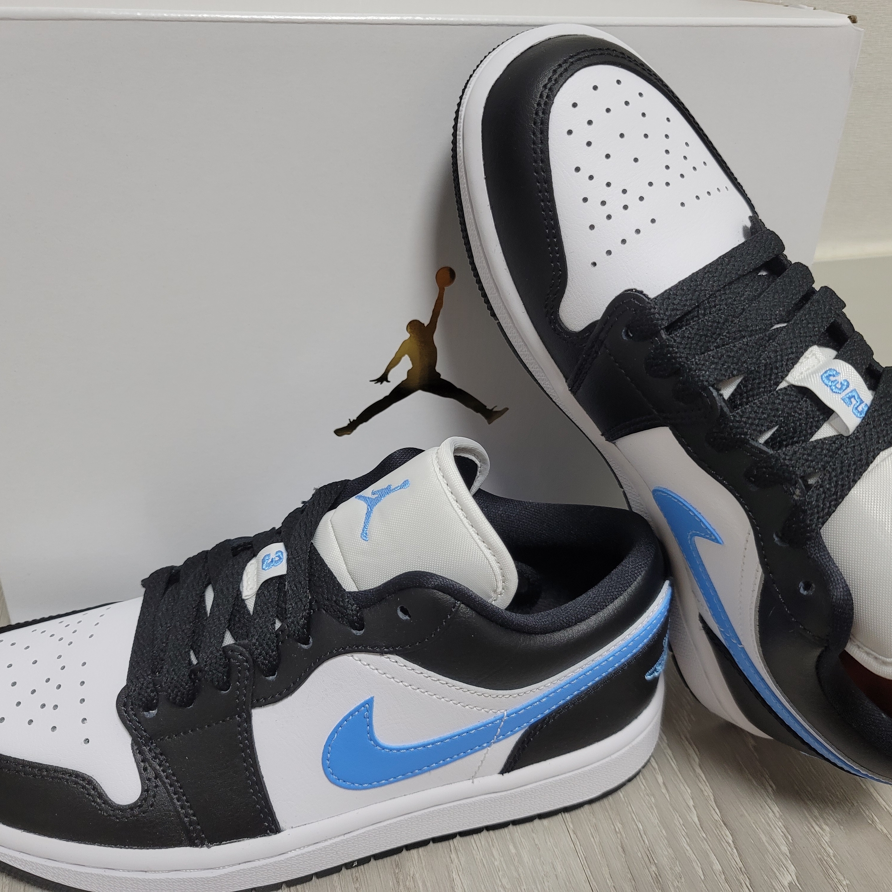 (W) Jordan 1 Low Black University Blue 착용 스타일