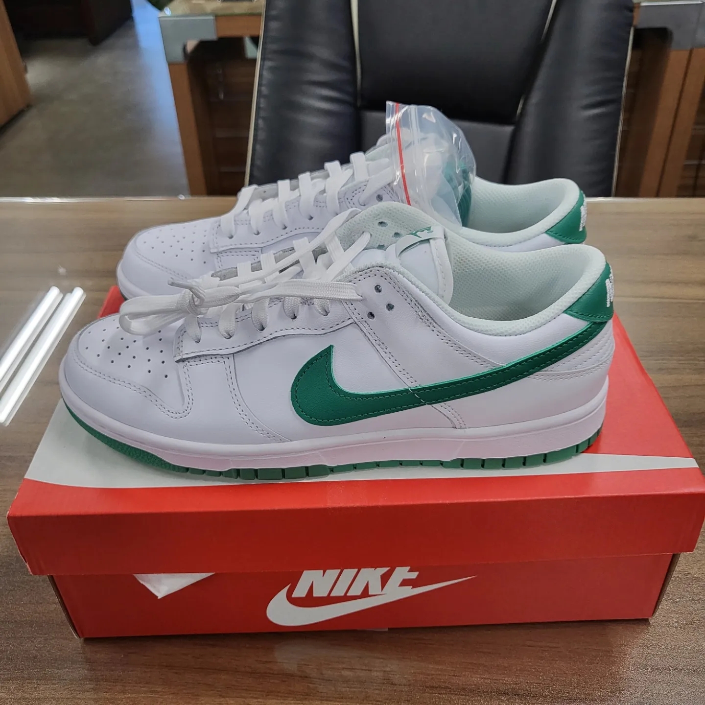 (W) Nike Dunk Low White Green 착용 스타일 - 1