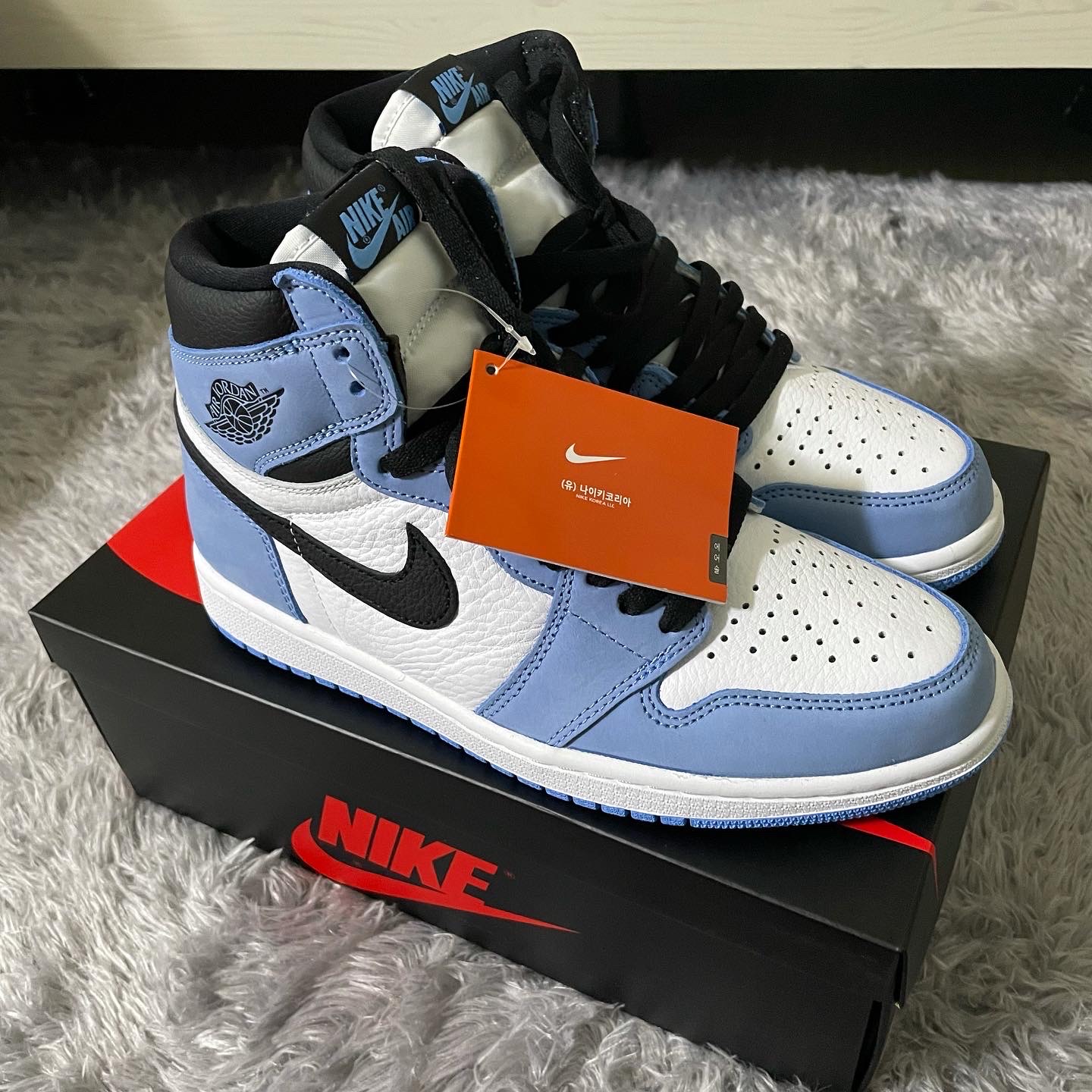 Jordan 1 Retro High OG University Blue 착용 스타일