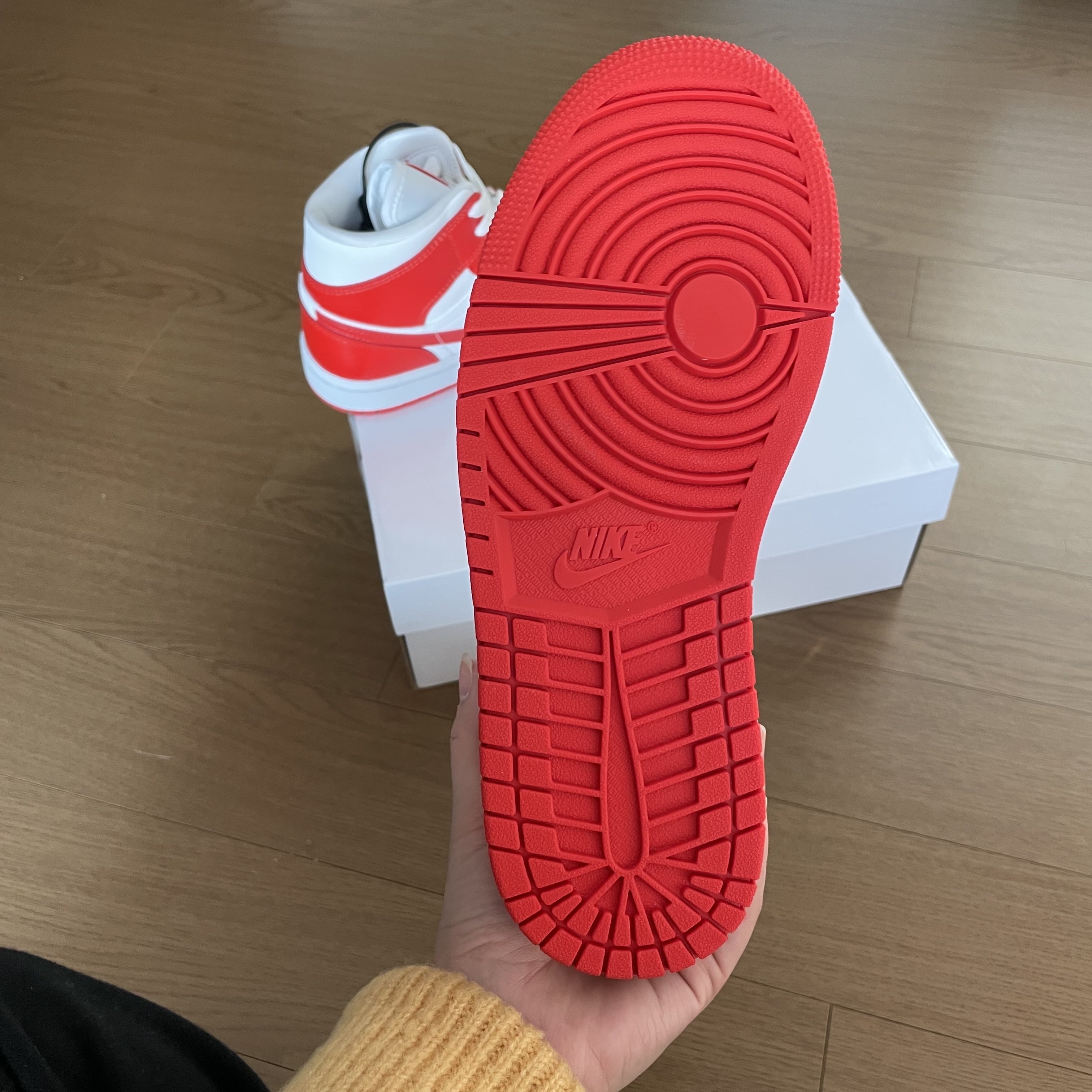 (W) Jordan 1 Mid Habanero Red 착용 스타일 - 4