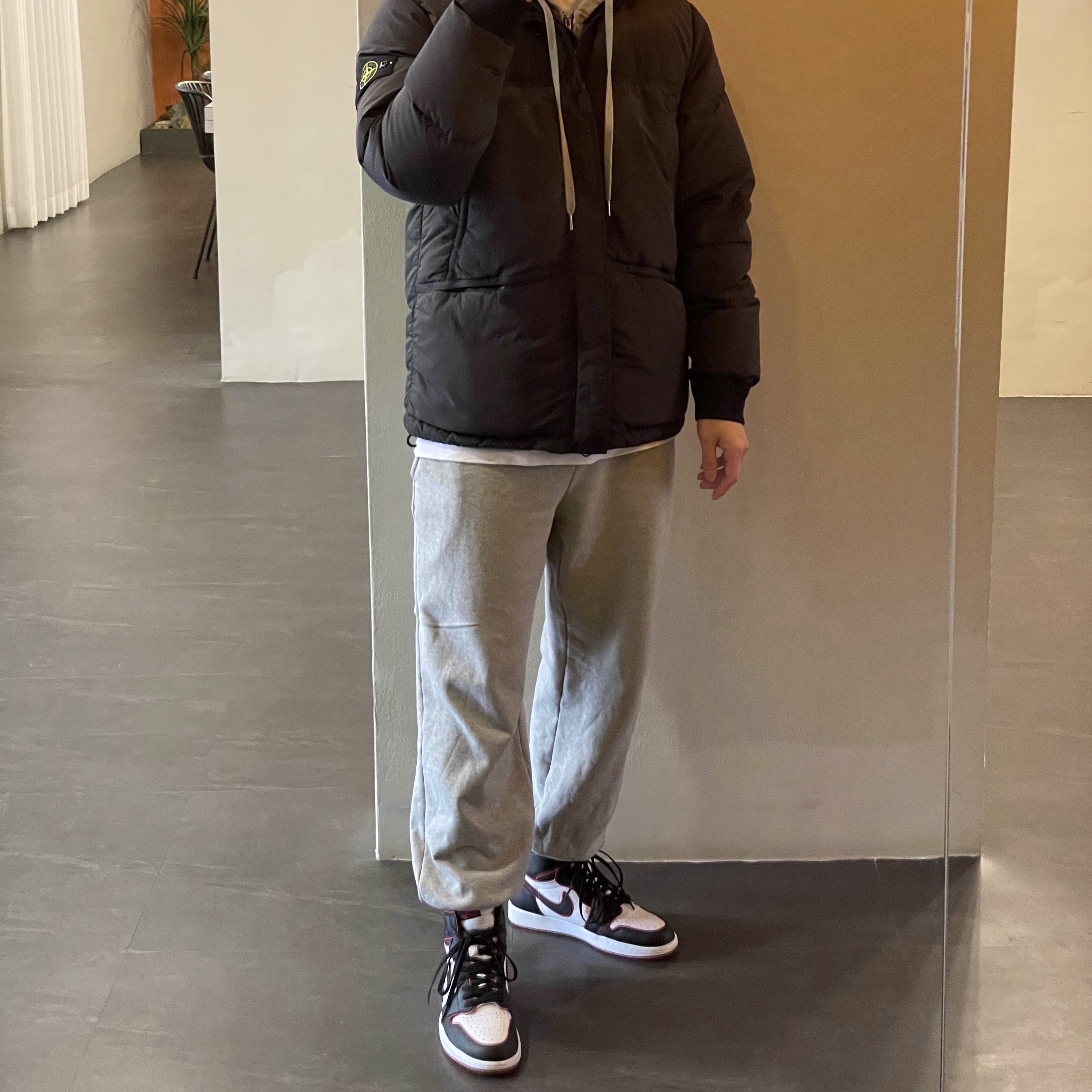 Jordan 1 Retro High OG Bloodline, Stone Island 44508 Nylon Metal Down-TC Jacket Dark Grey - 21FW 착용 스타일
