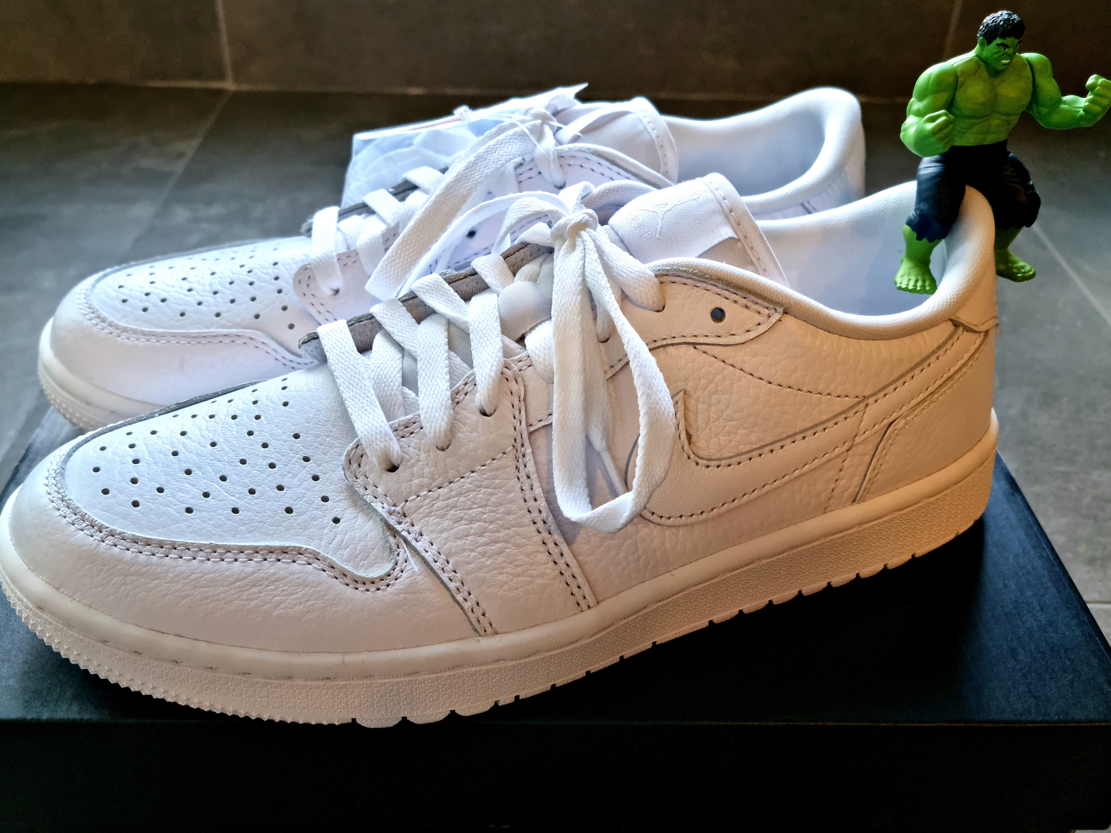 Jordan 1 Low Golf Triple White 착용 스타일 - 2