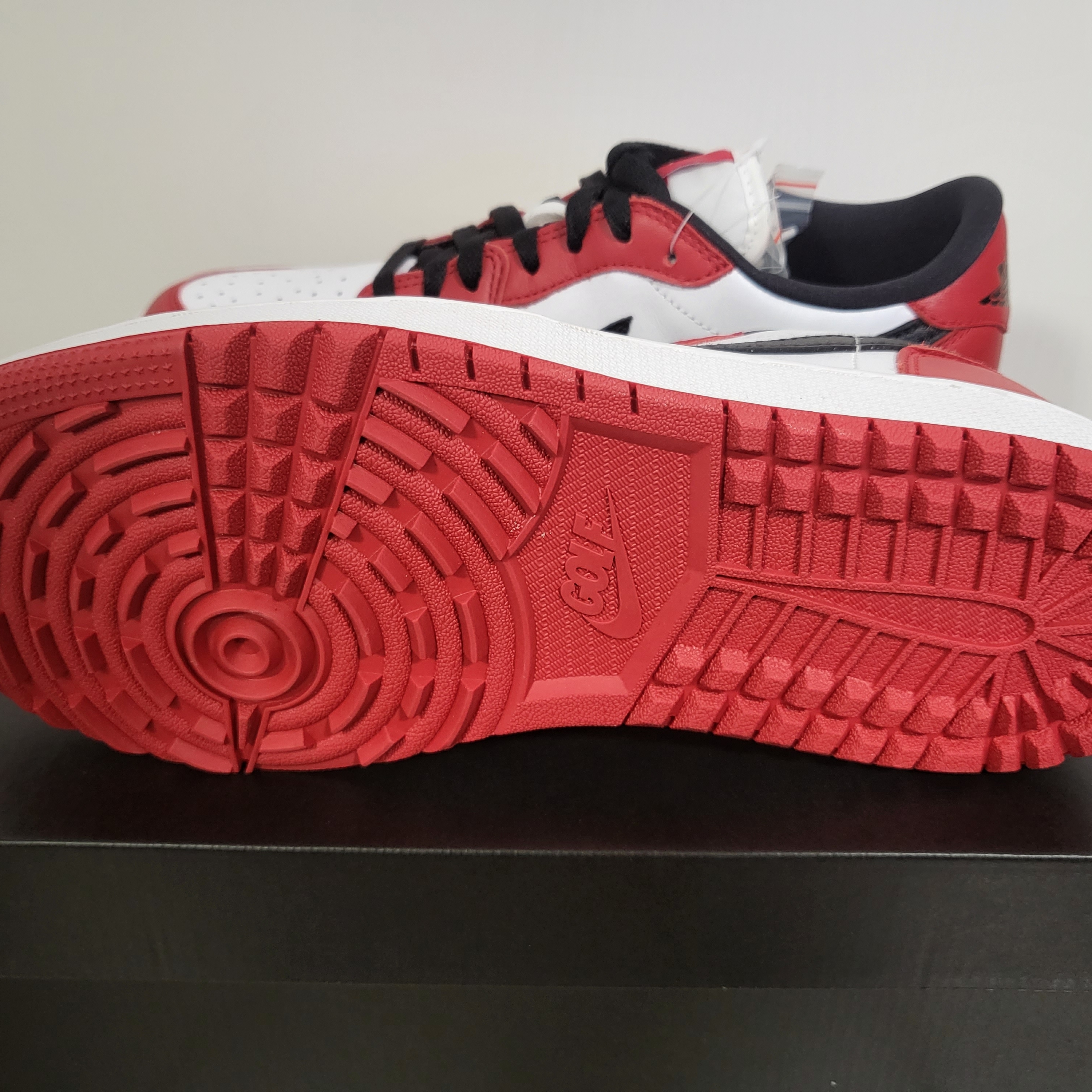 Jordan 1 Low Golf Chicago 착용 스타일 - 3