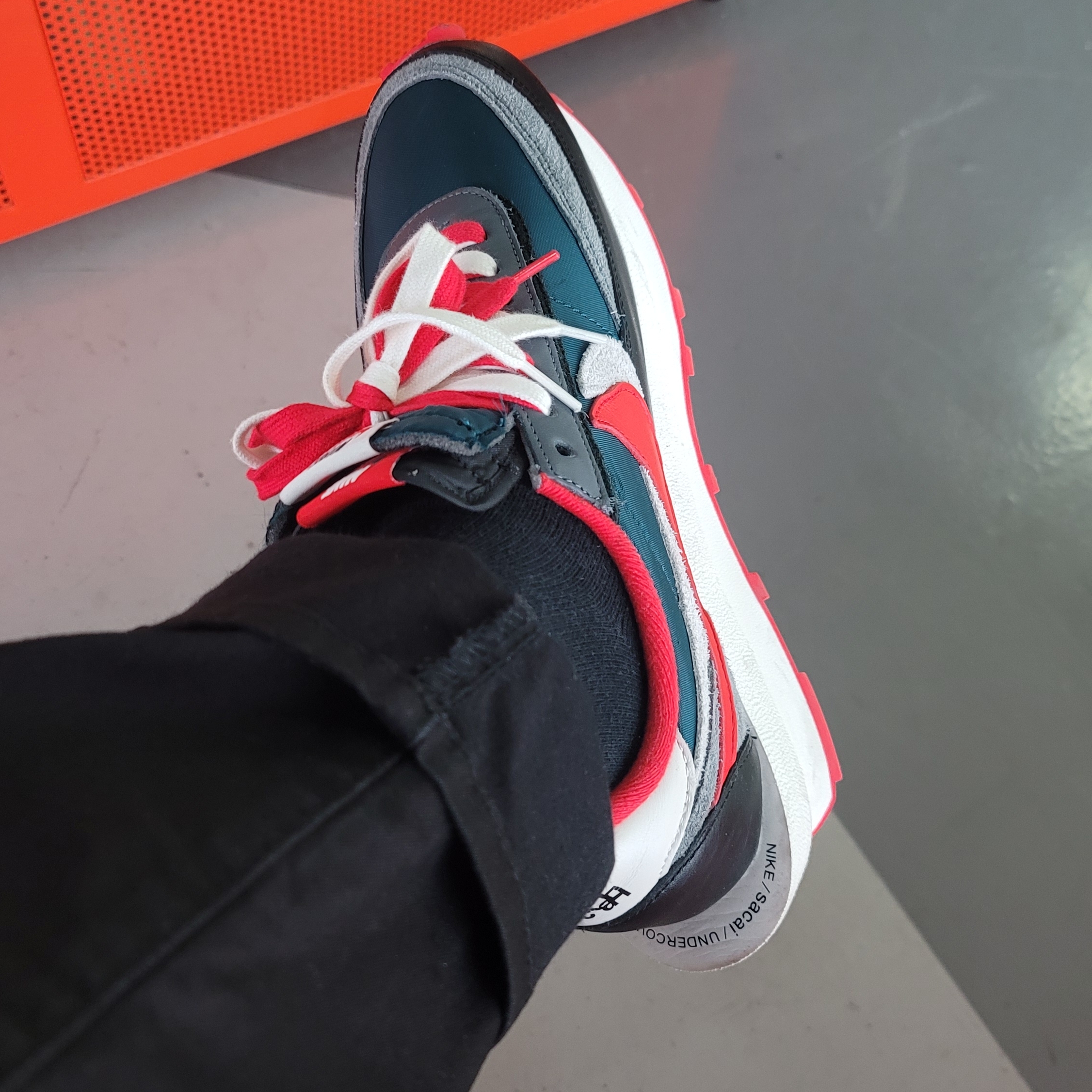 Nike x Sacai x Undercover LDWaffle Midnight Spruce University Red 착용 스타일 - 1