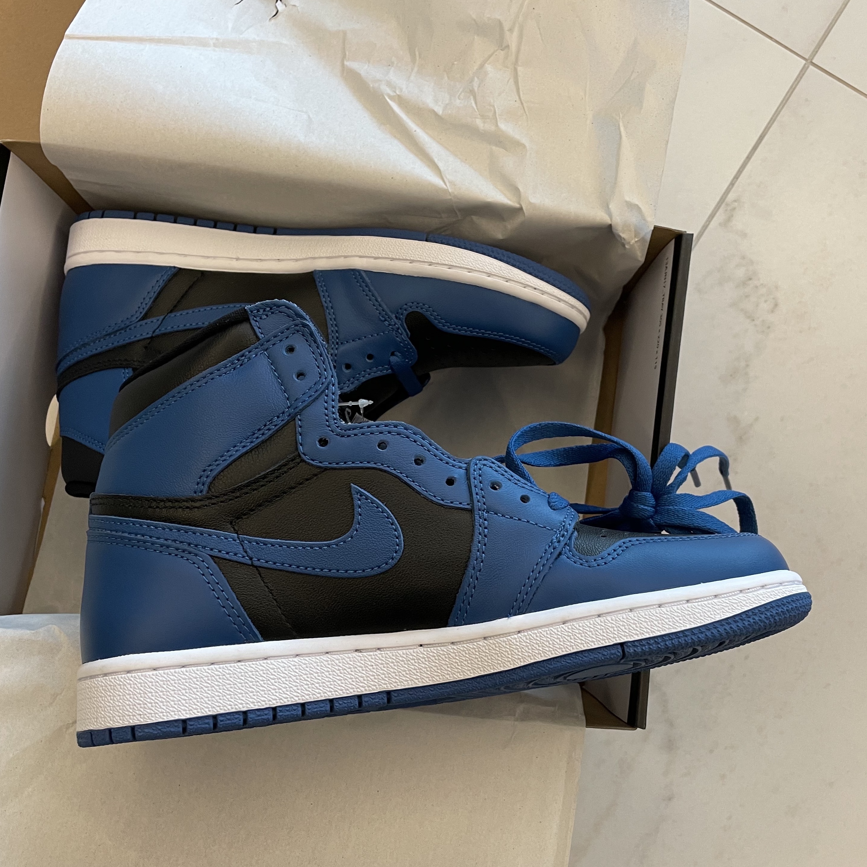 Jordan 1 Retro High OG Dark Marina Blue 착용 스타일 - 1