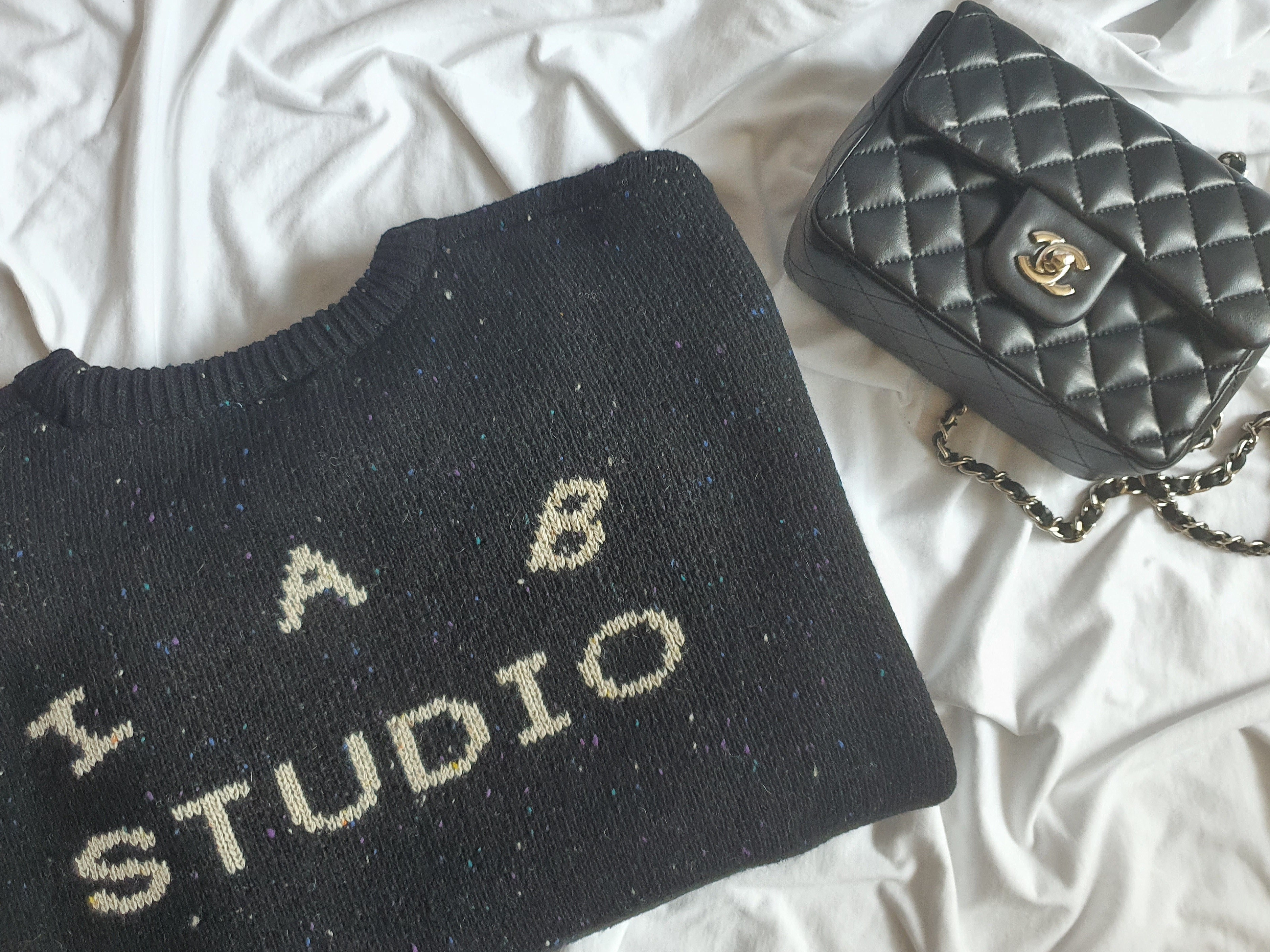 IAB Studio Knit Black 착용 스타일