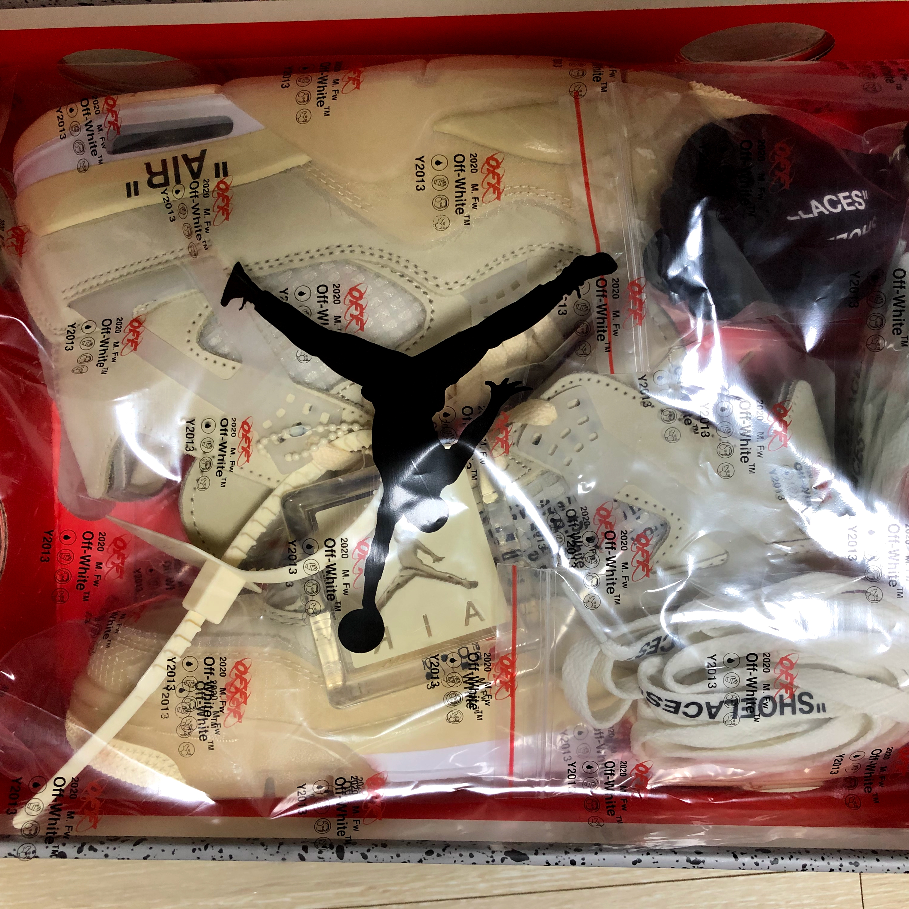 (W) Jordan 4 x Off-White Retro SP Sail 착용 스타일
