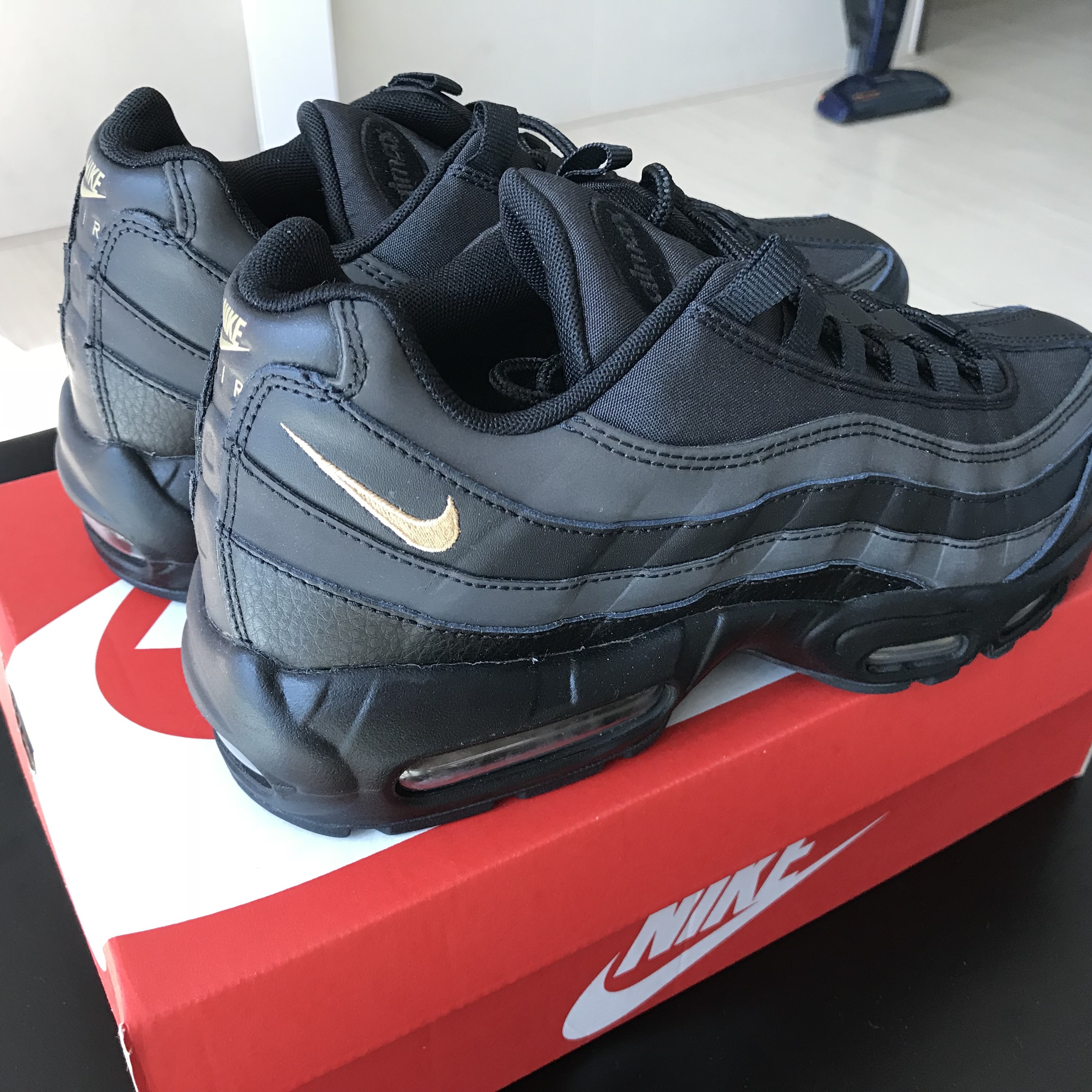 Nike Air Max 95 Hidden Reflective 착용 스타일