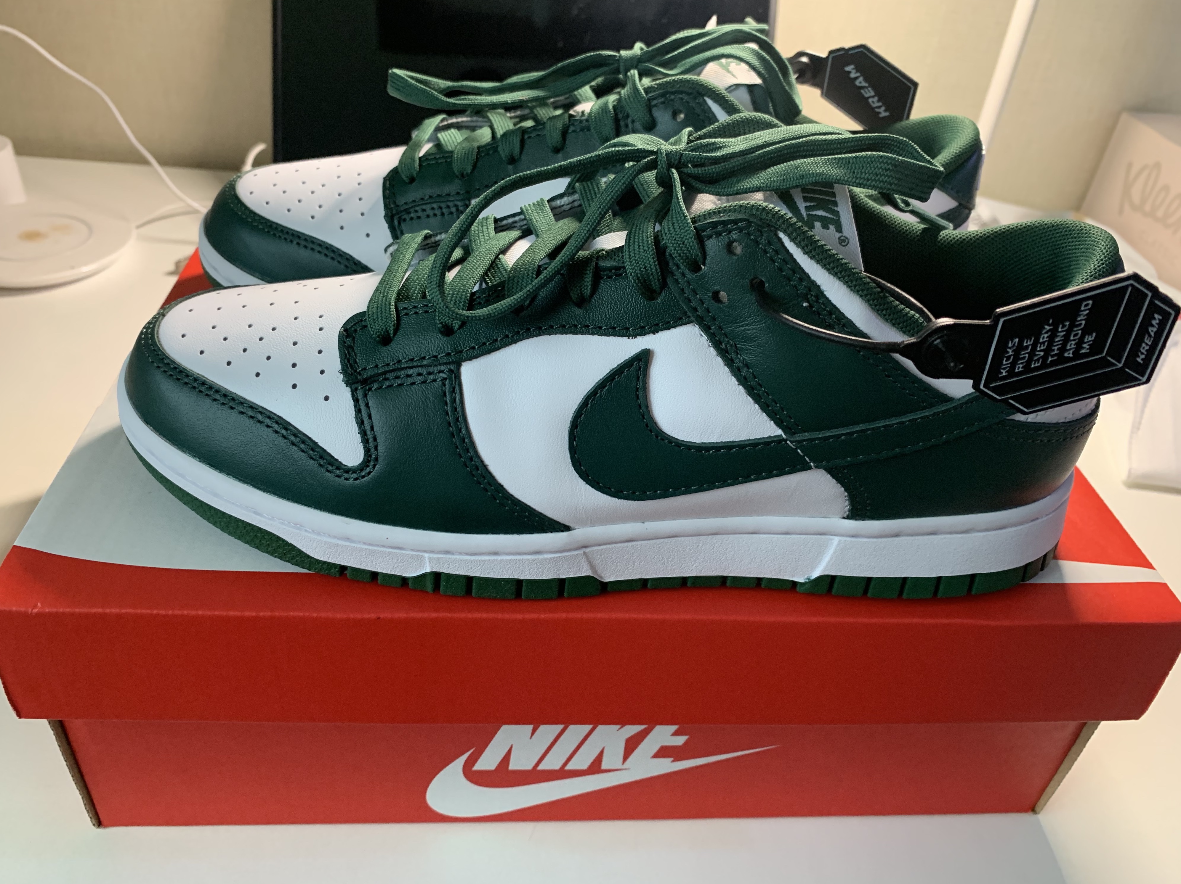Nike Dunk Low Retro Varsity Green 착용 스타일