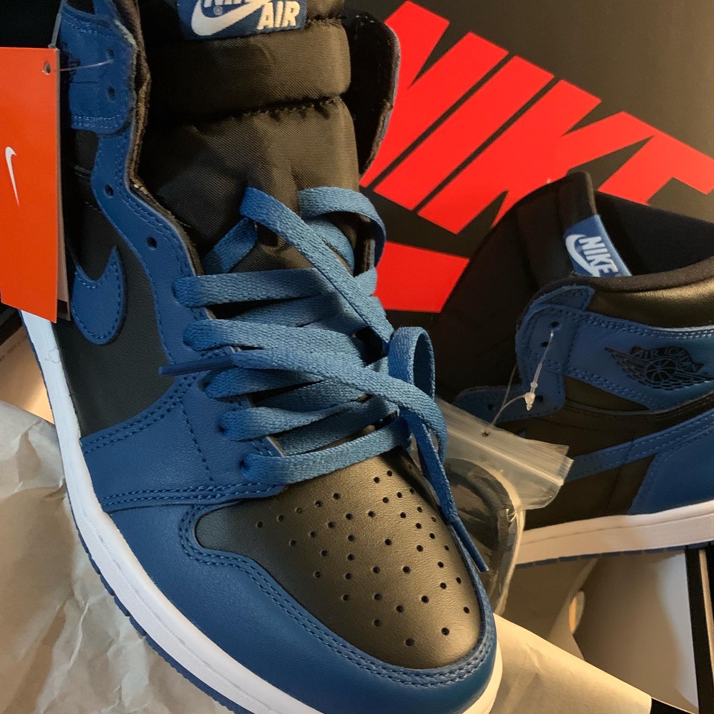 Jordan 1 Retro High OG Dark Marina Blue 착용 스타일 - 1