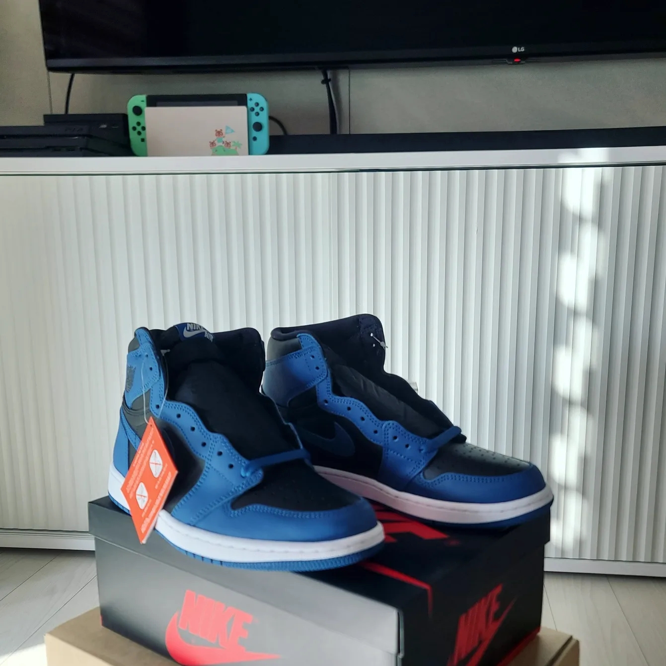 Jordan 1 Retro High OG Dark Marina Blue 착용 스타일 - 1