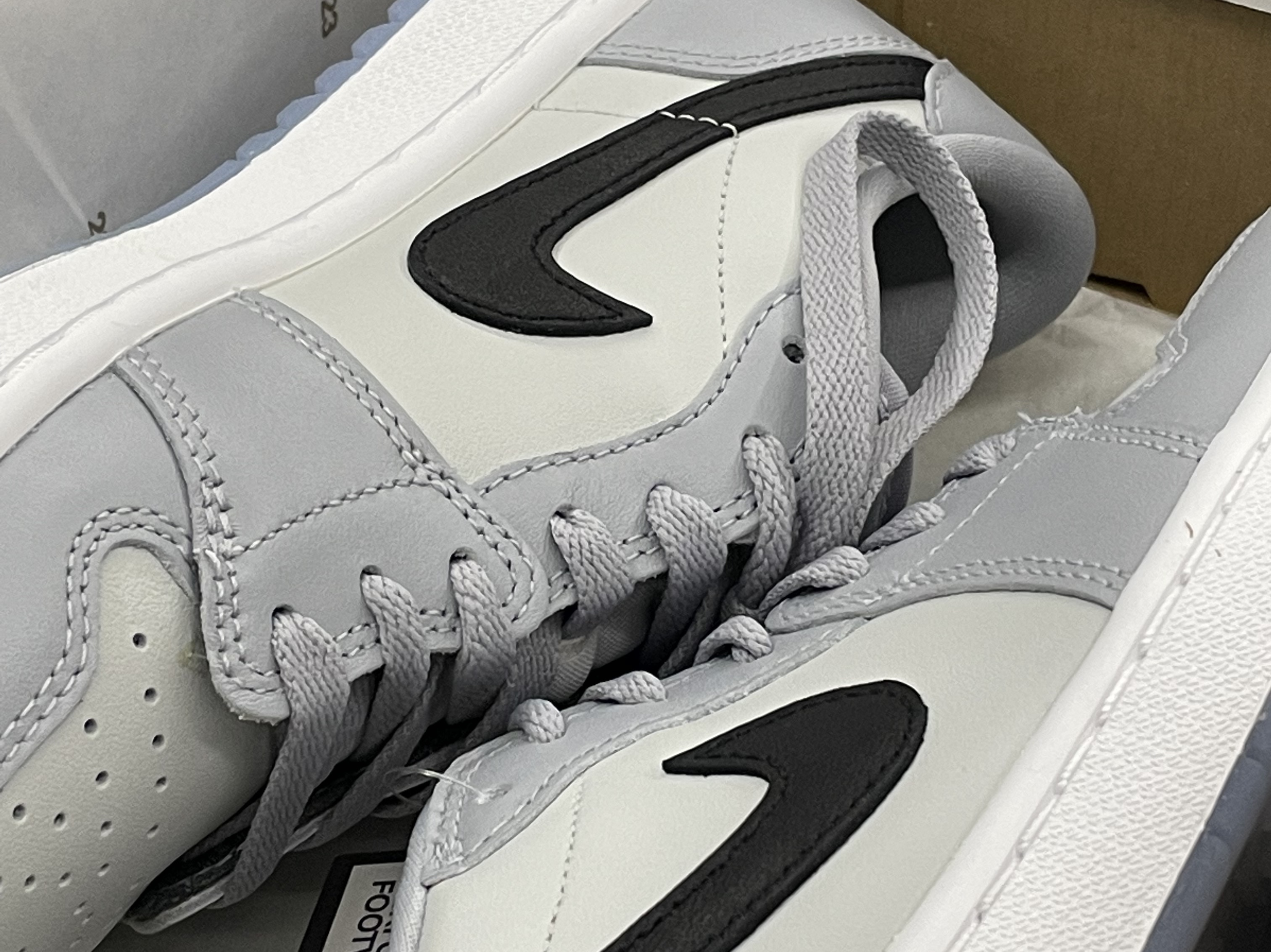 Jordan 1 Low Golf Wolf Grey 착용 스타일 - 2