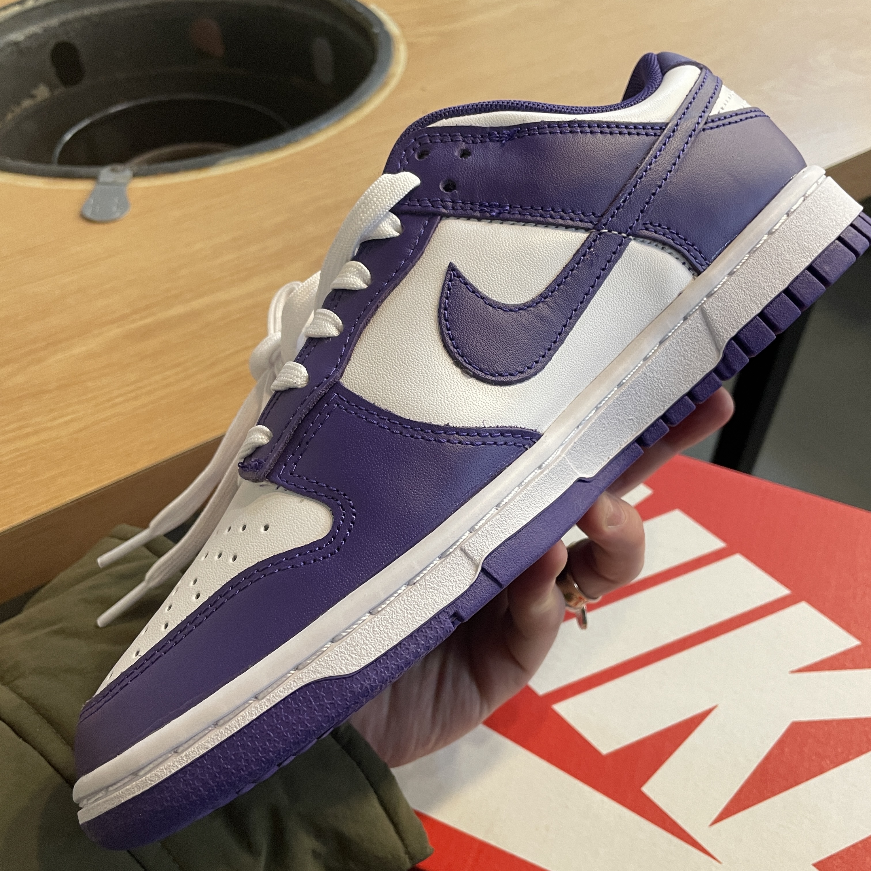 Nike Dunk Low Retro Championship Court Purple 착용 스타일 - 2
