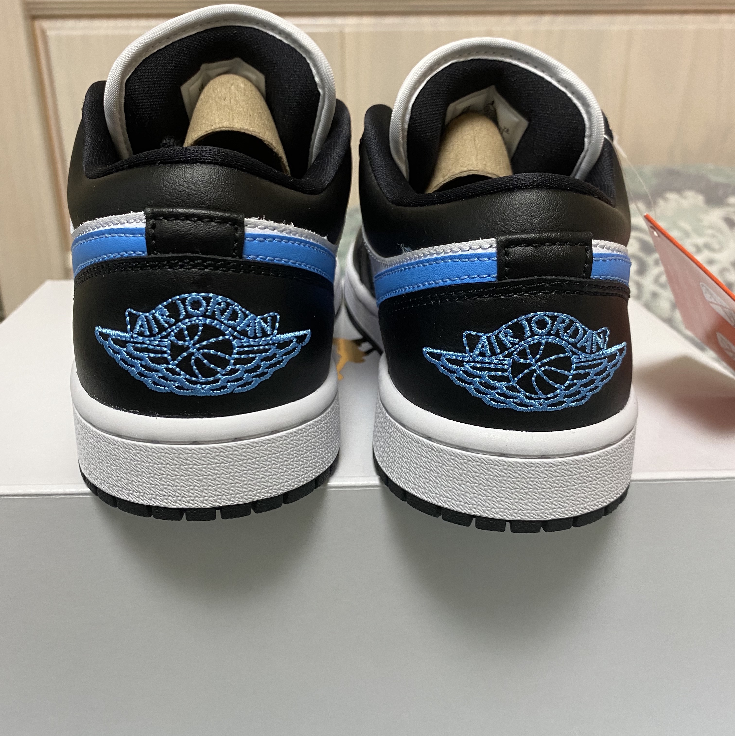 (W) Jordan 1 Low Black University Blue 착용 스타일 - 4