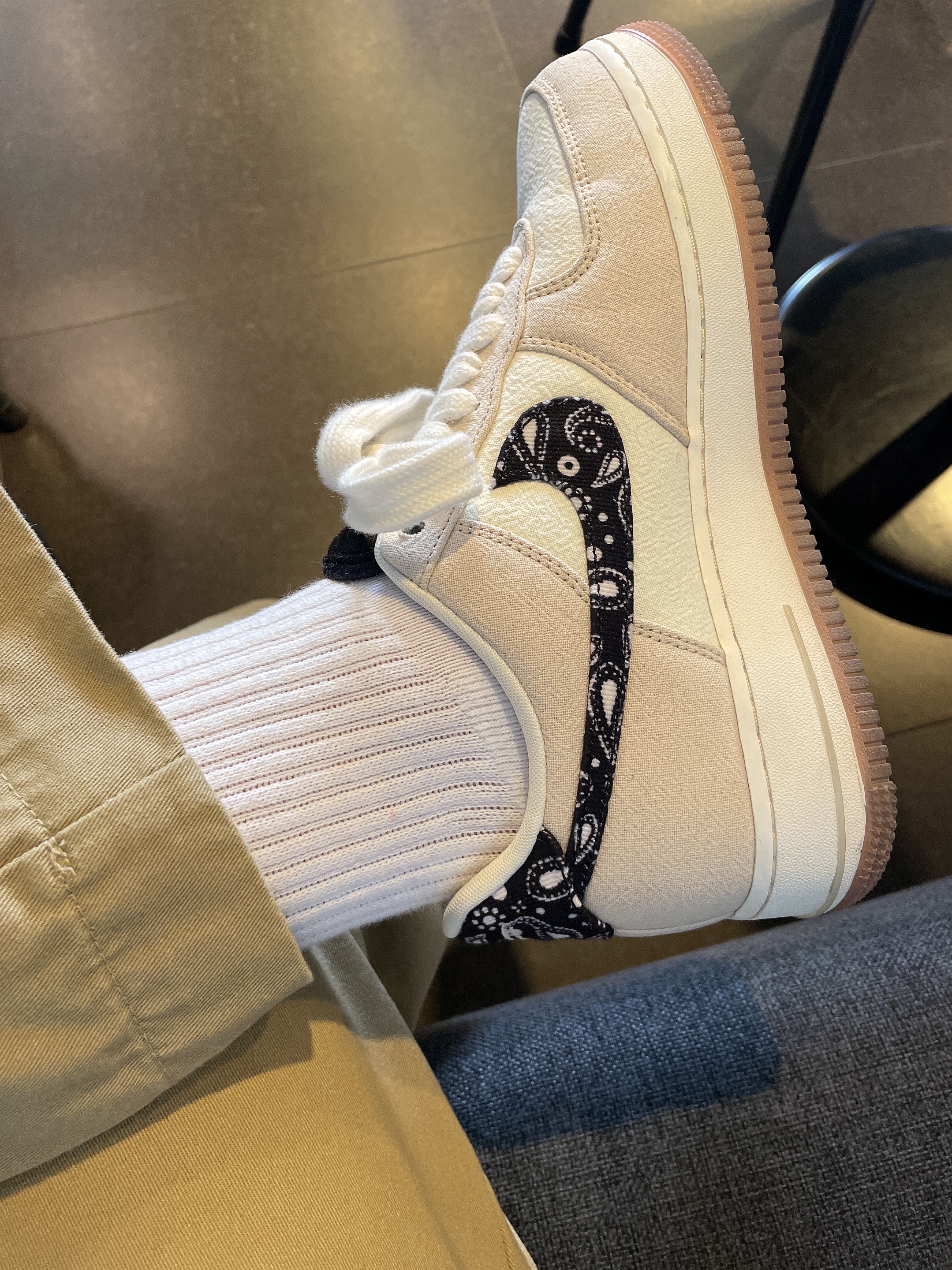 Nike Air Force 1 '07 LV8 Paisley Swoosh 착용 스타일 - 2