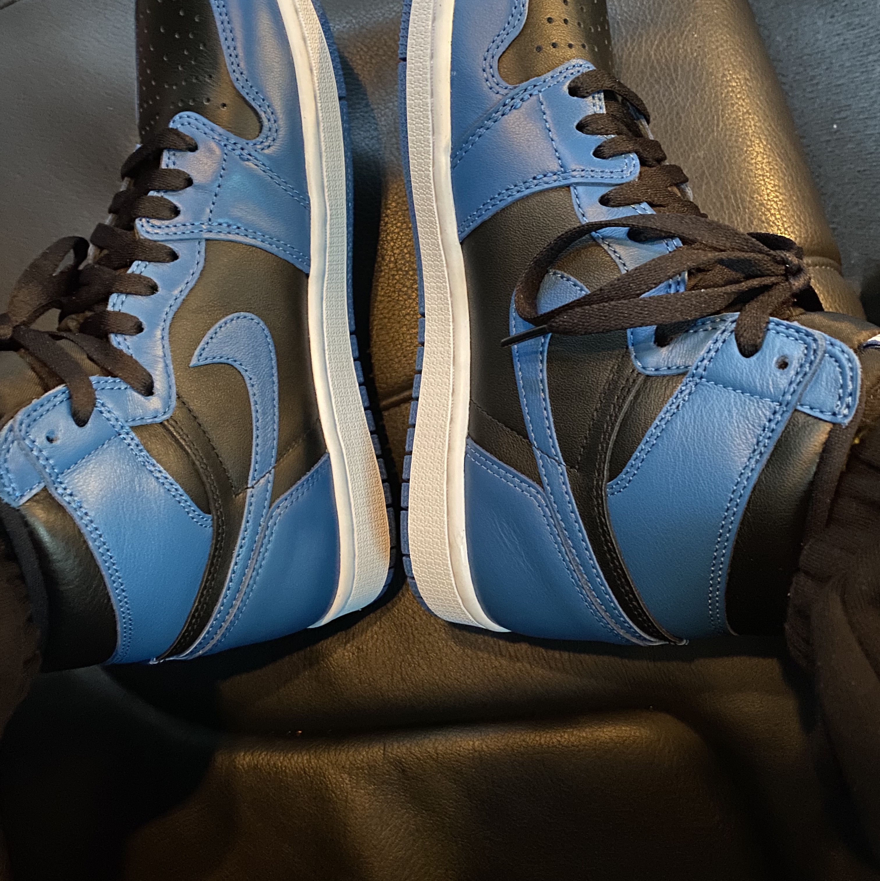 Jordan 1 Retro High OG Dark Marina Blue 착용 스타일 - 1