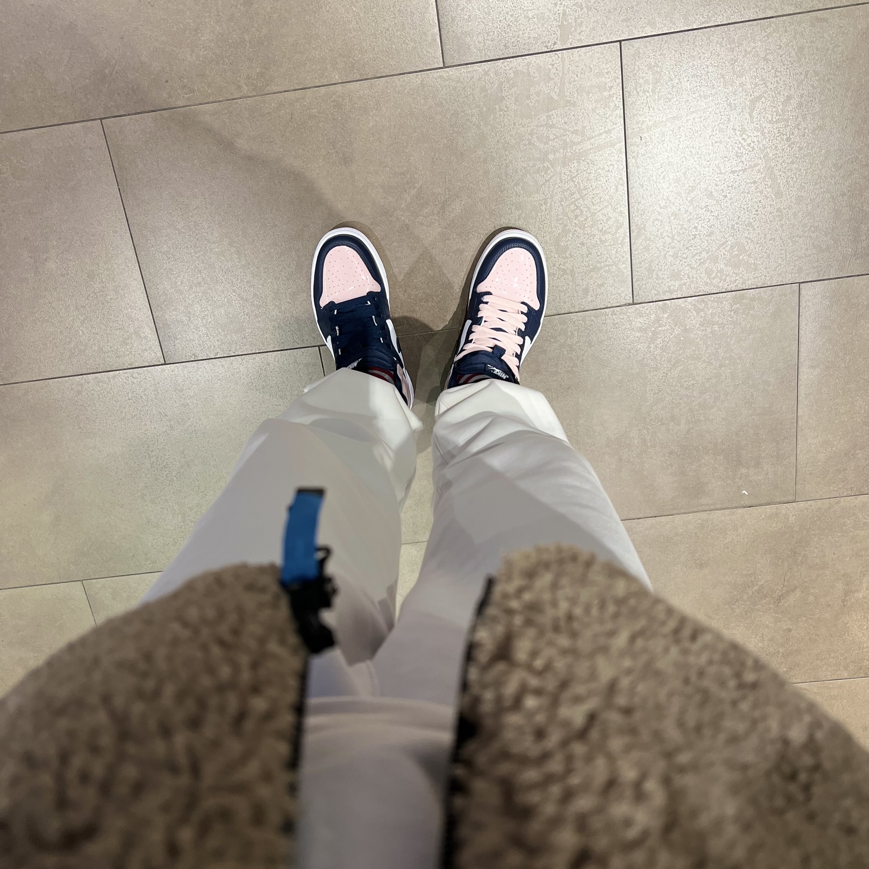 (W) Jordan 1 Retro High OG Atmosphere 착용 스타일 - 2