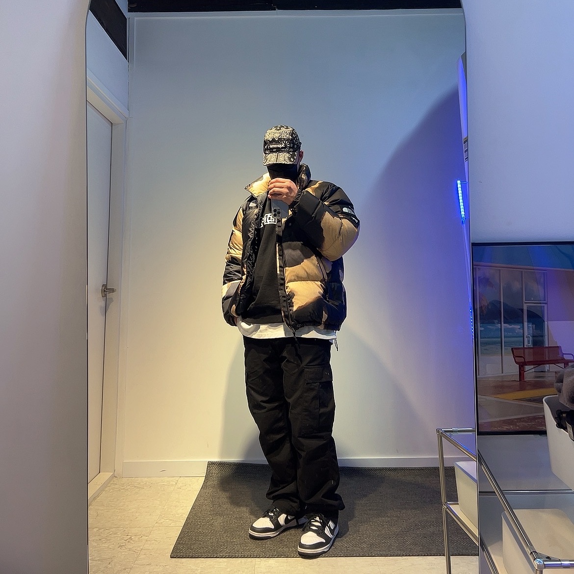 Supreme x The North Face Bleached Denim Print Nuptse Jacket Black - 21FW, Nike Dunk Low Retro Black 착용 스타일