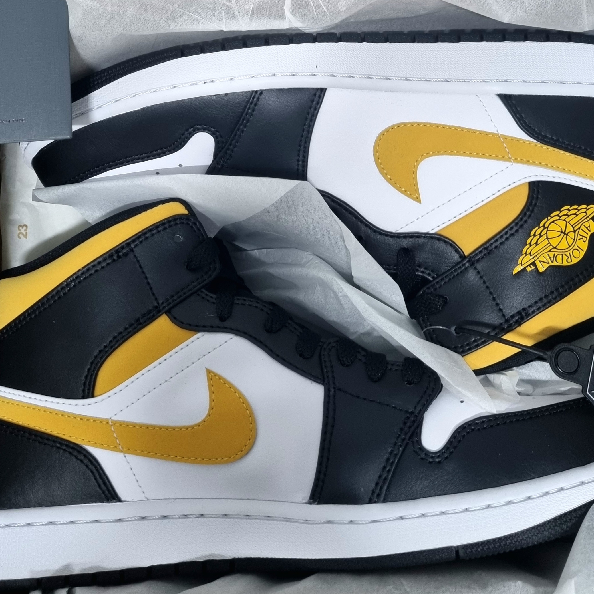 Jordan 1 Mid Pollen 착용 스타일 - 3