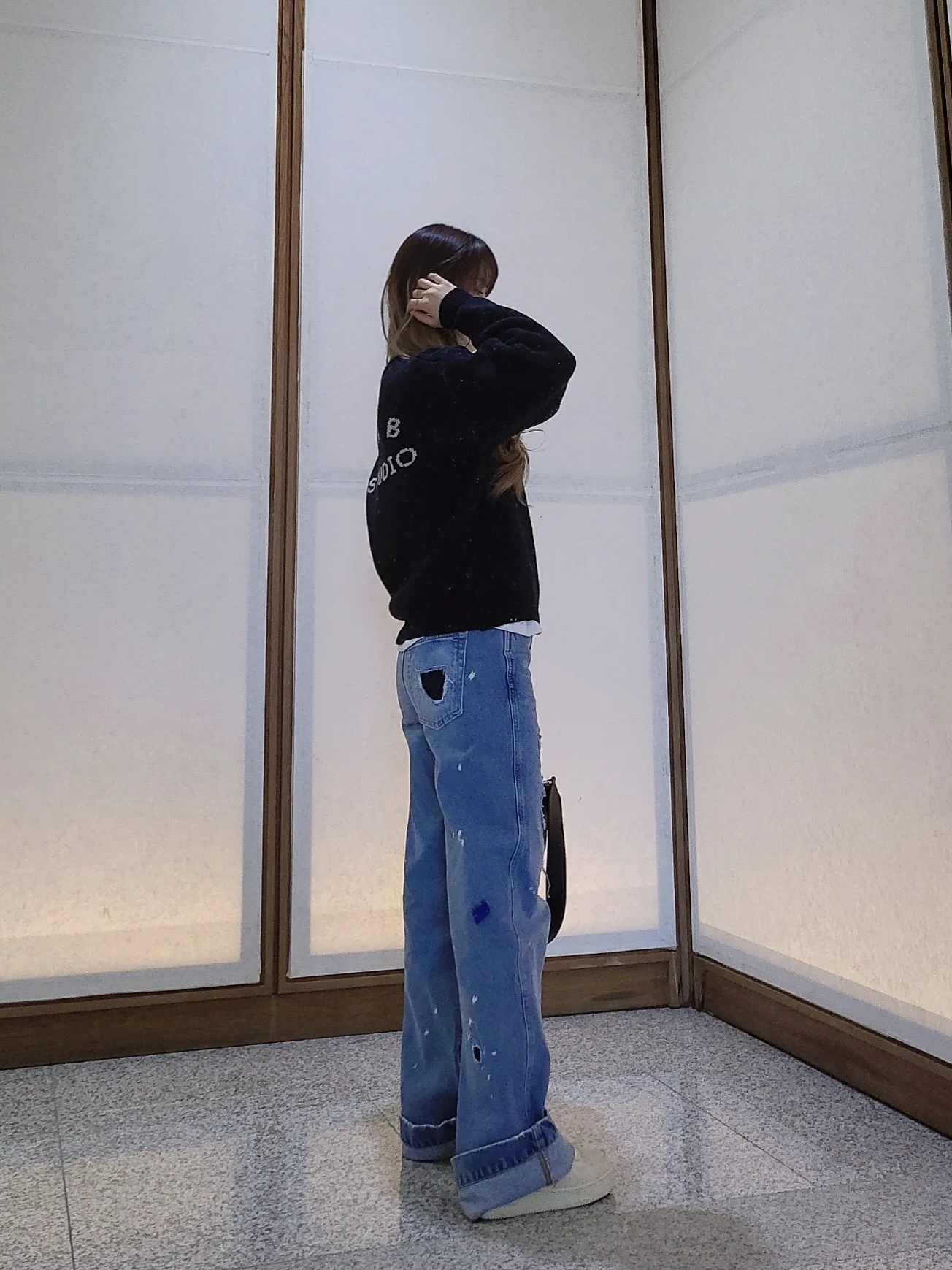 Zara x Ader Error Patchwork Jeans Blue, IAB Studio Knit Black 착용 스타일 - 2