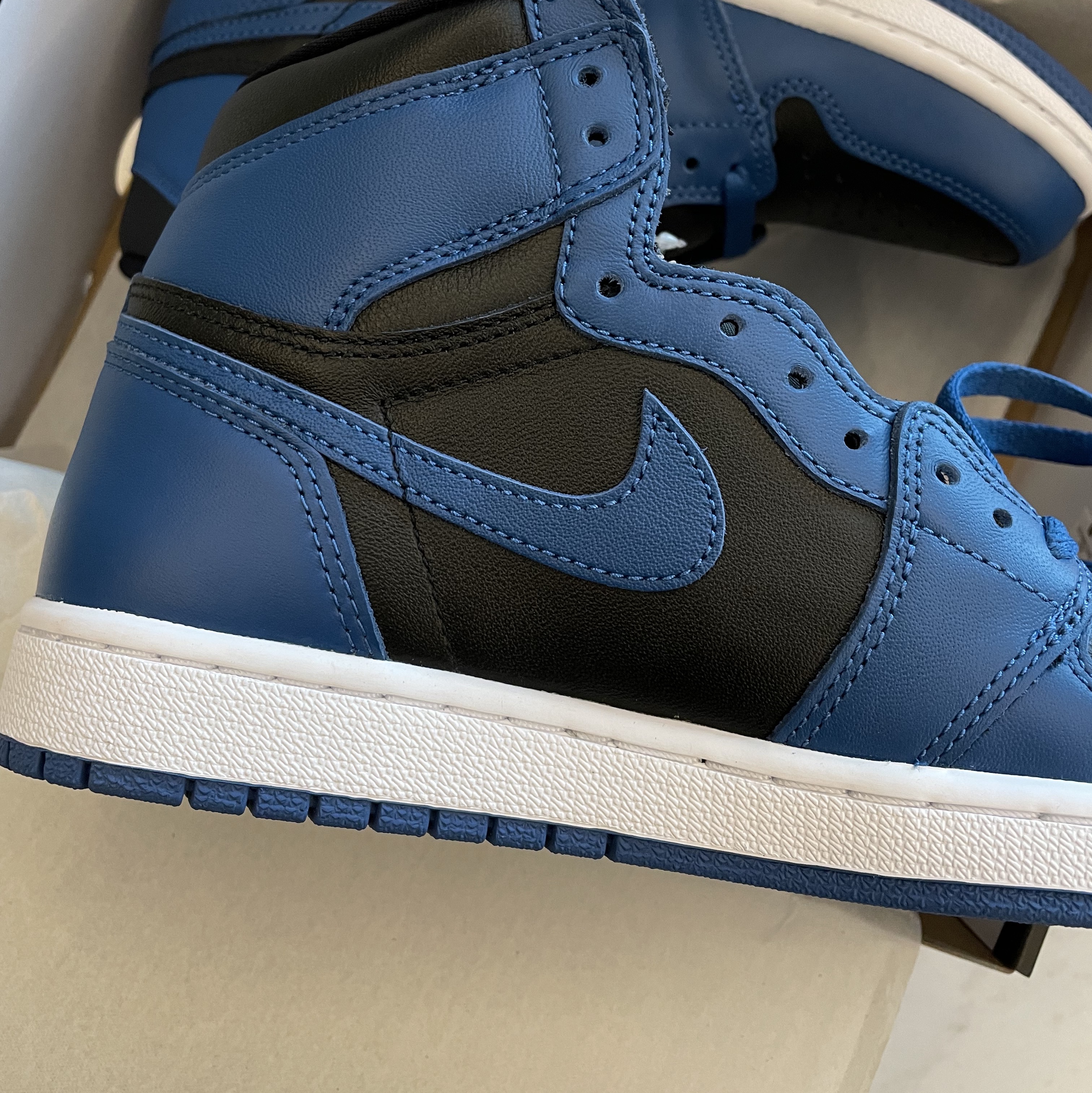 Jordan 1 Retro High OG Dark Marina Blue 착용 스타일 - 2