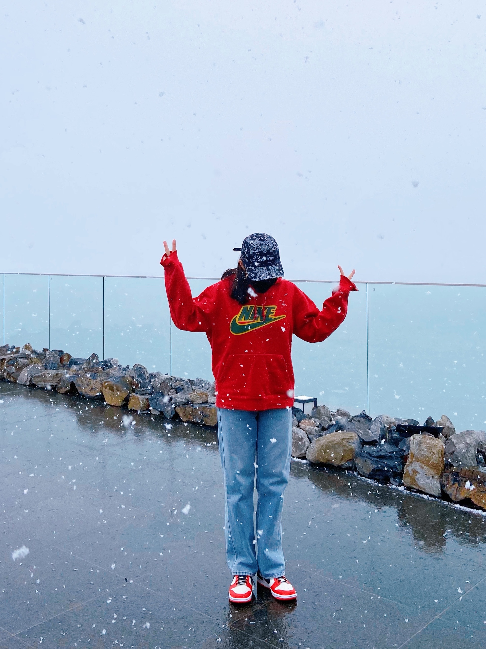 Supreme x Nike Leather Applique Hooded Sweatshirt Red - 19FW, Supreme Bandana Camp Cap Black - 21SS 착용 스타일 - 1