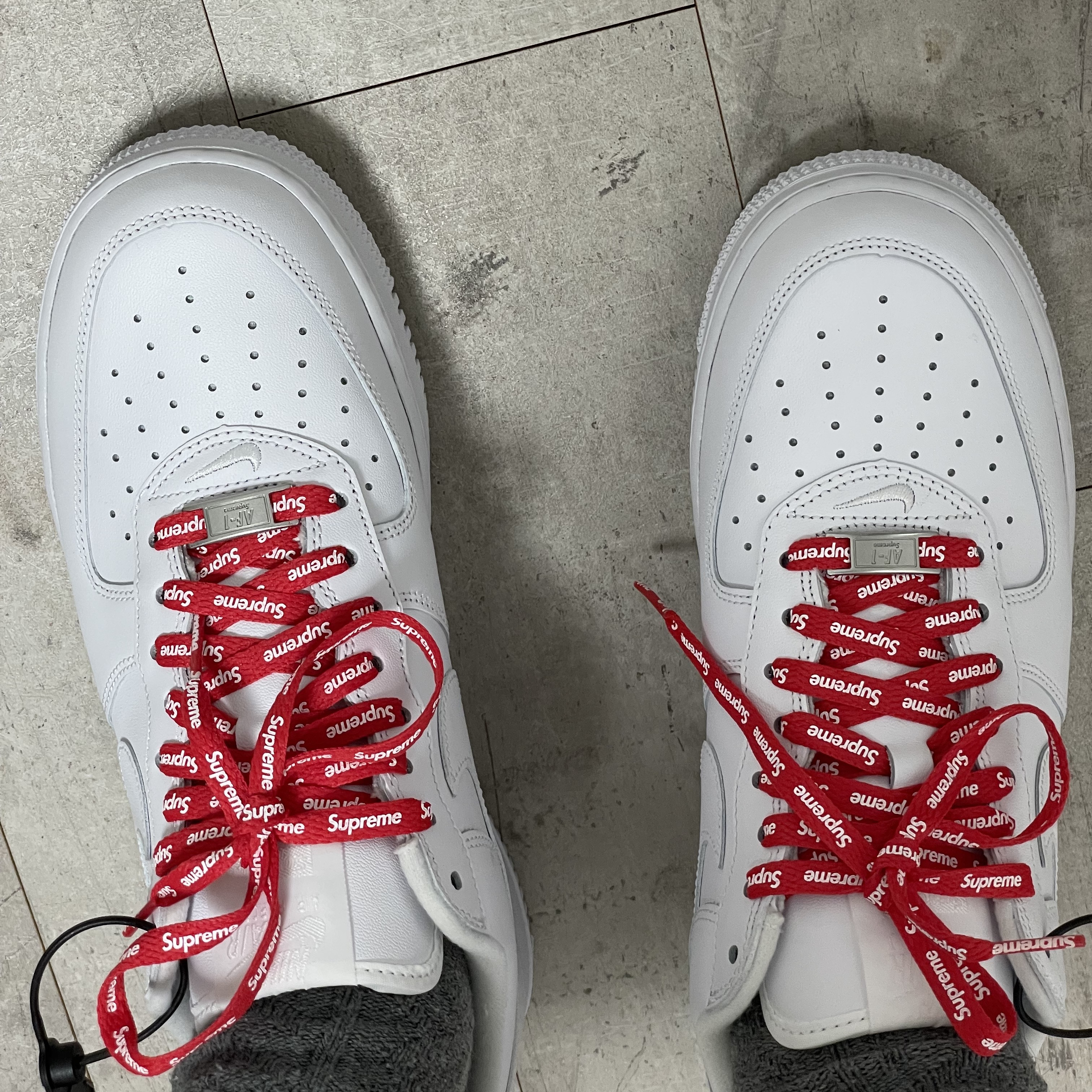 Nike x Supreme Air Force 1 Low White 착용 스타일