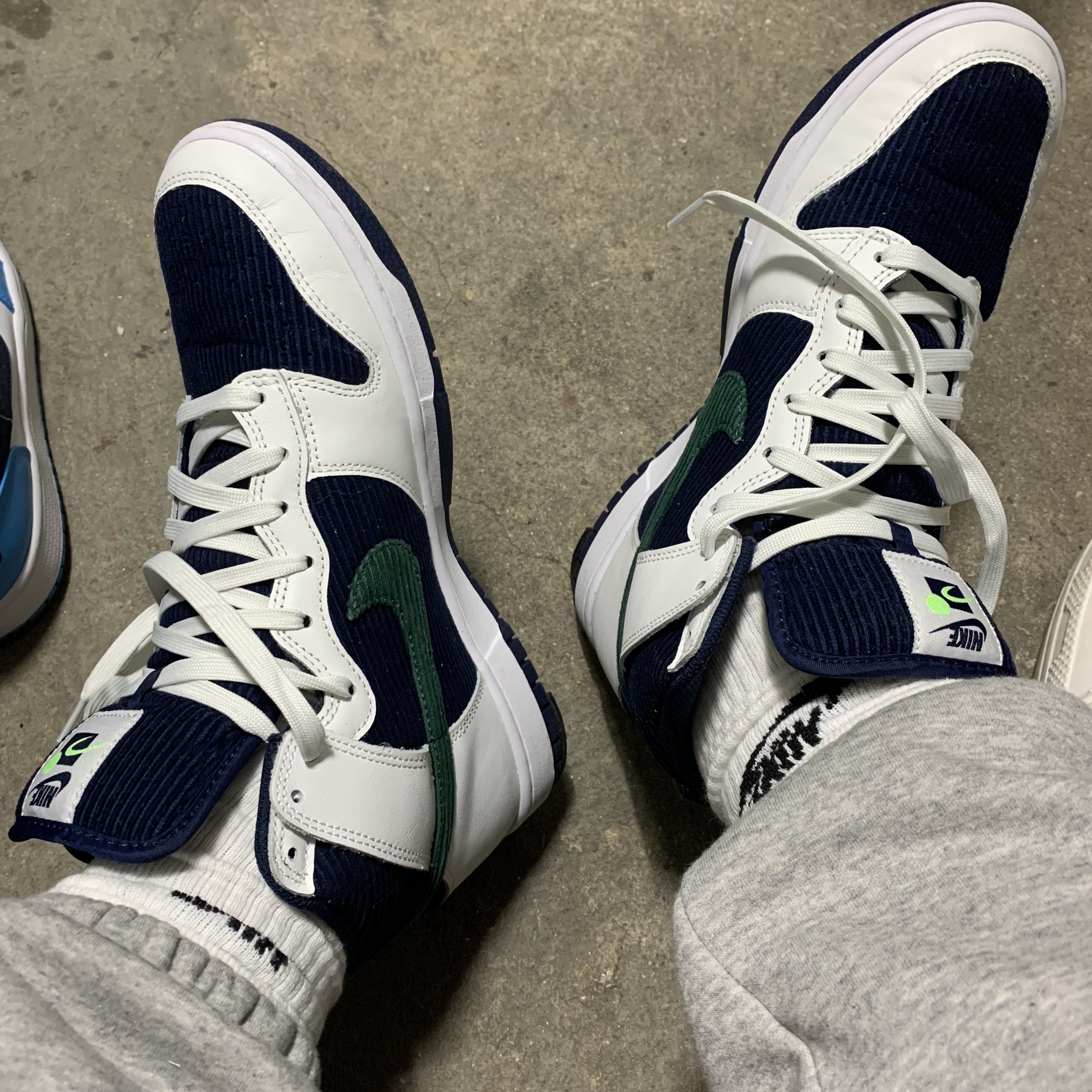 Nike Dunk High PRM EMB College Navy 착용 스타일