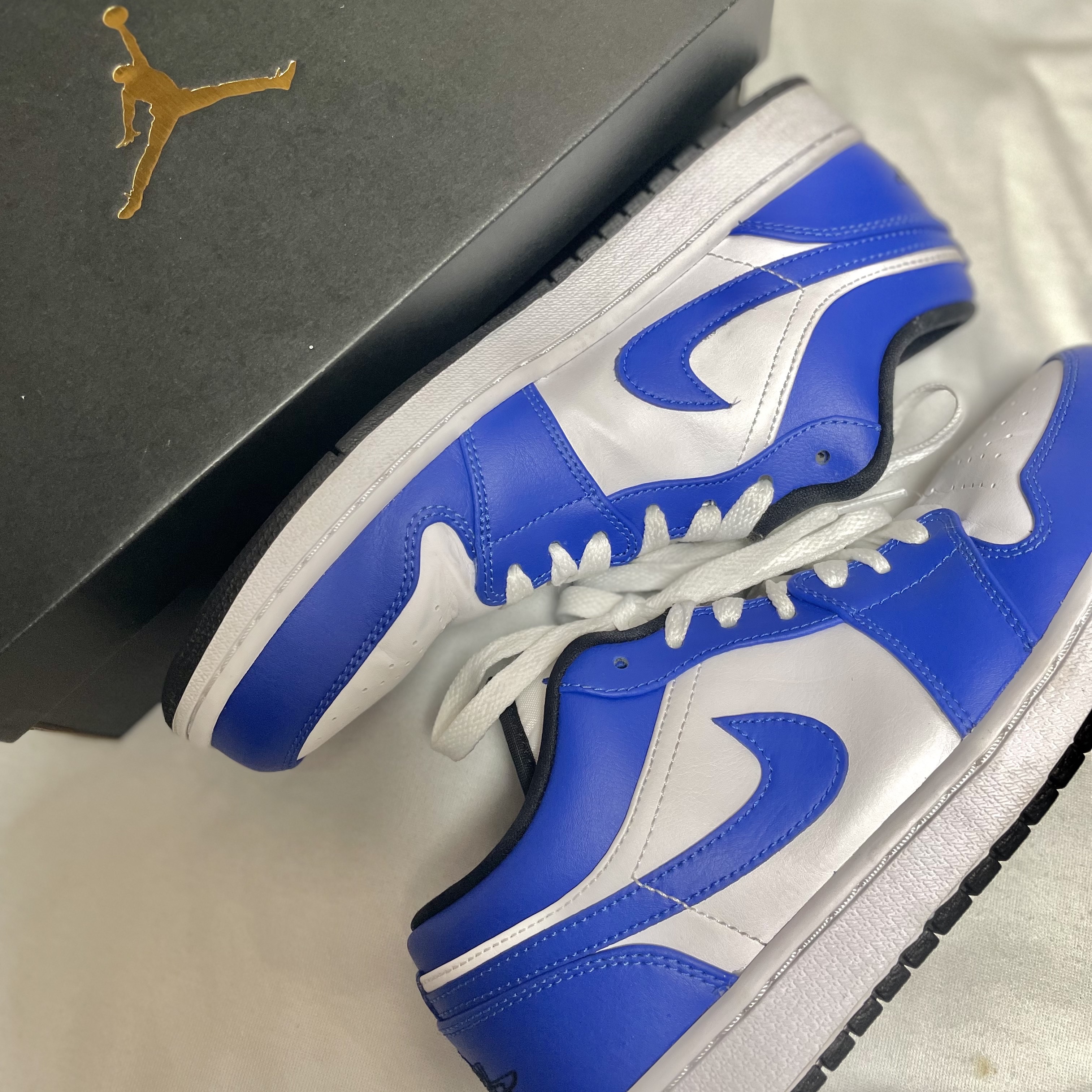 Jordan 1 Low Hyper Royal 착용 스타일
