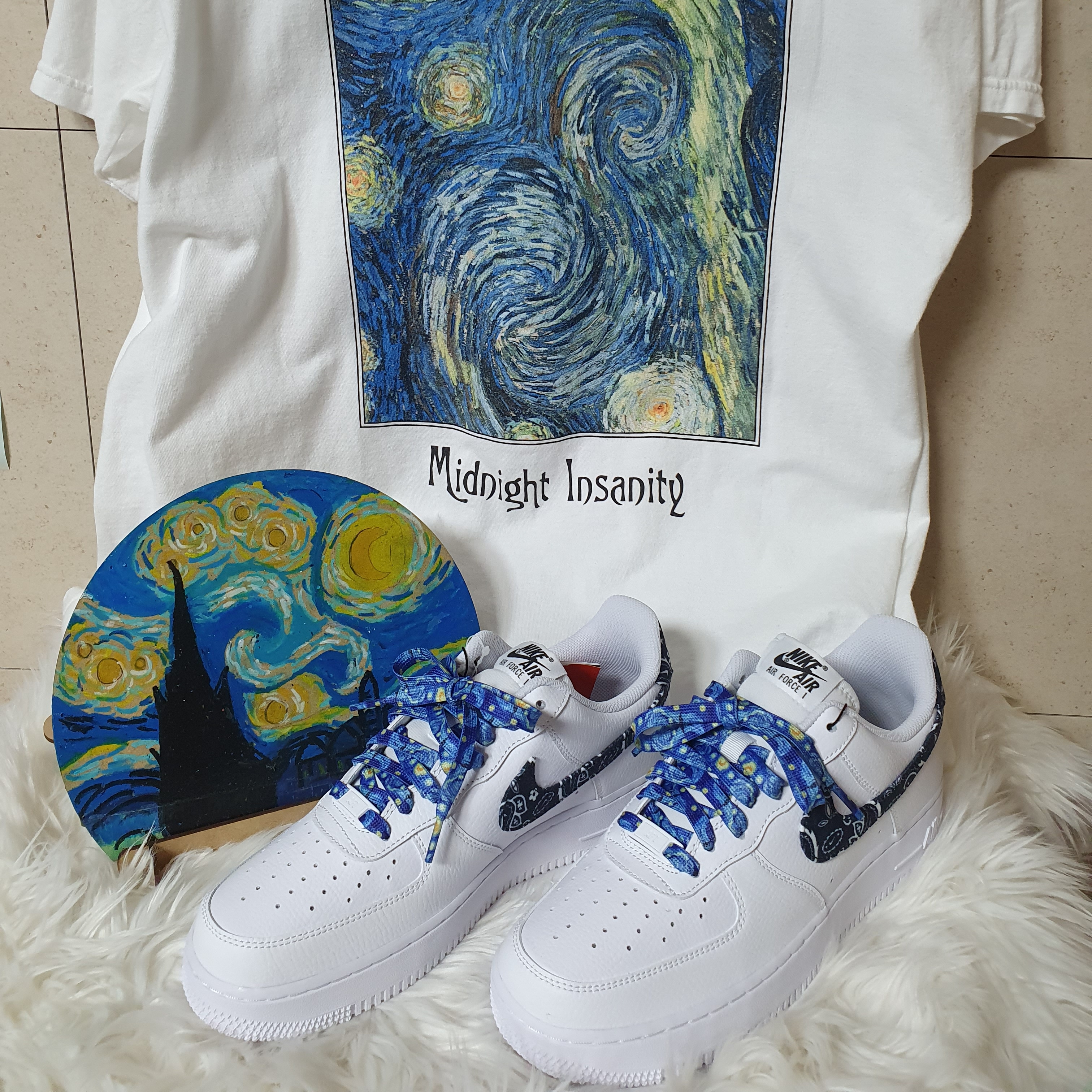 (W) Nike Air Force 1 '07 Essential Paisley Swoosh White Black, Stussy Midnight Insanity T-Shirt White 착용 스타일