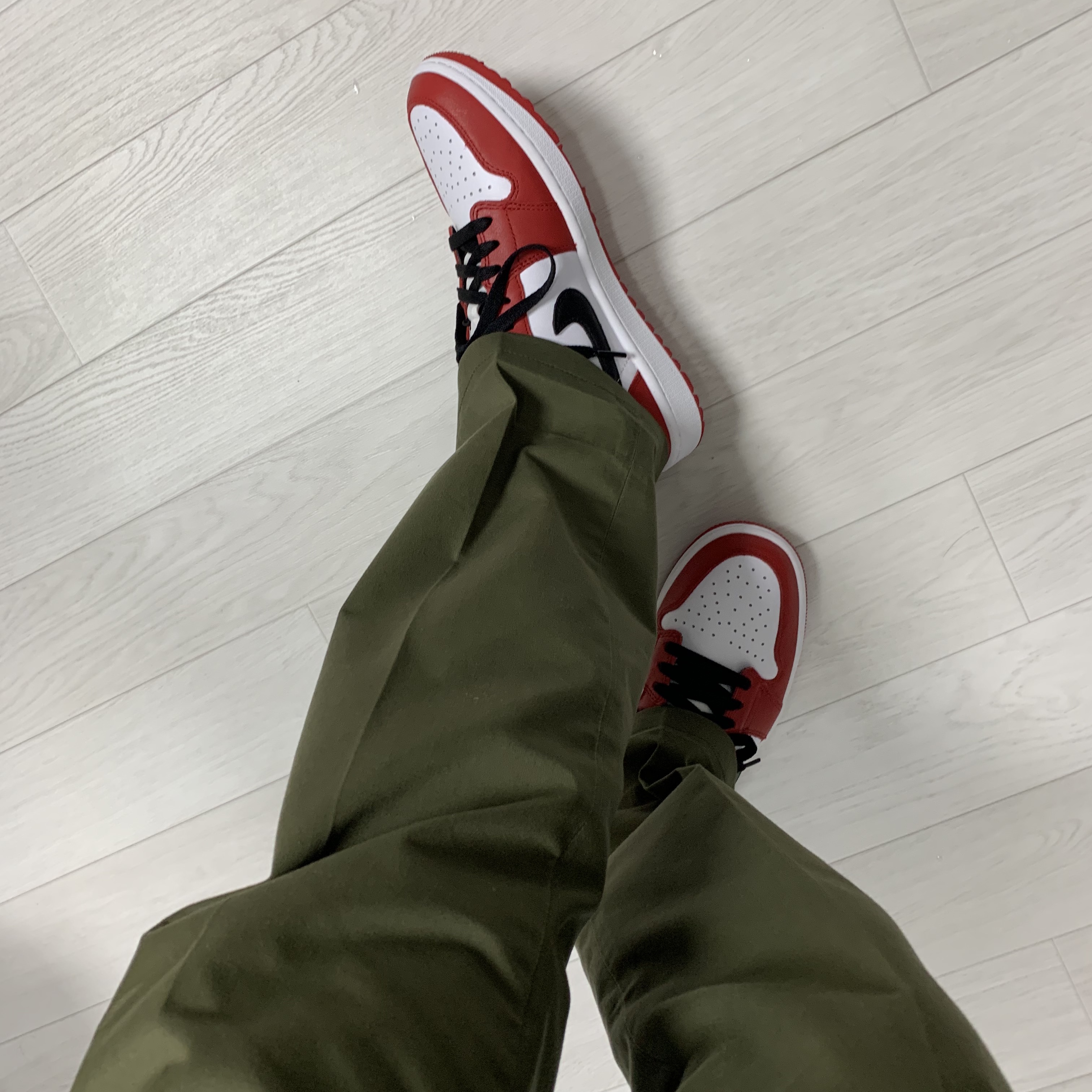 Jordan 1 Low Golf Chicago 착용 스타일 - 1