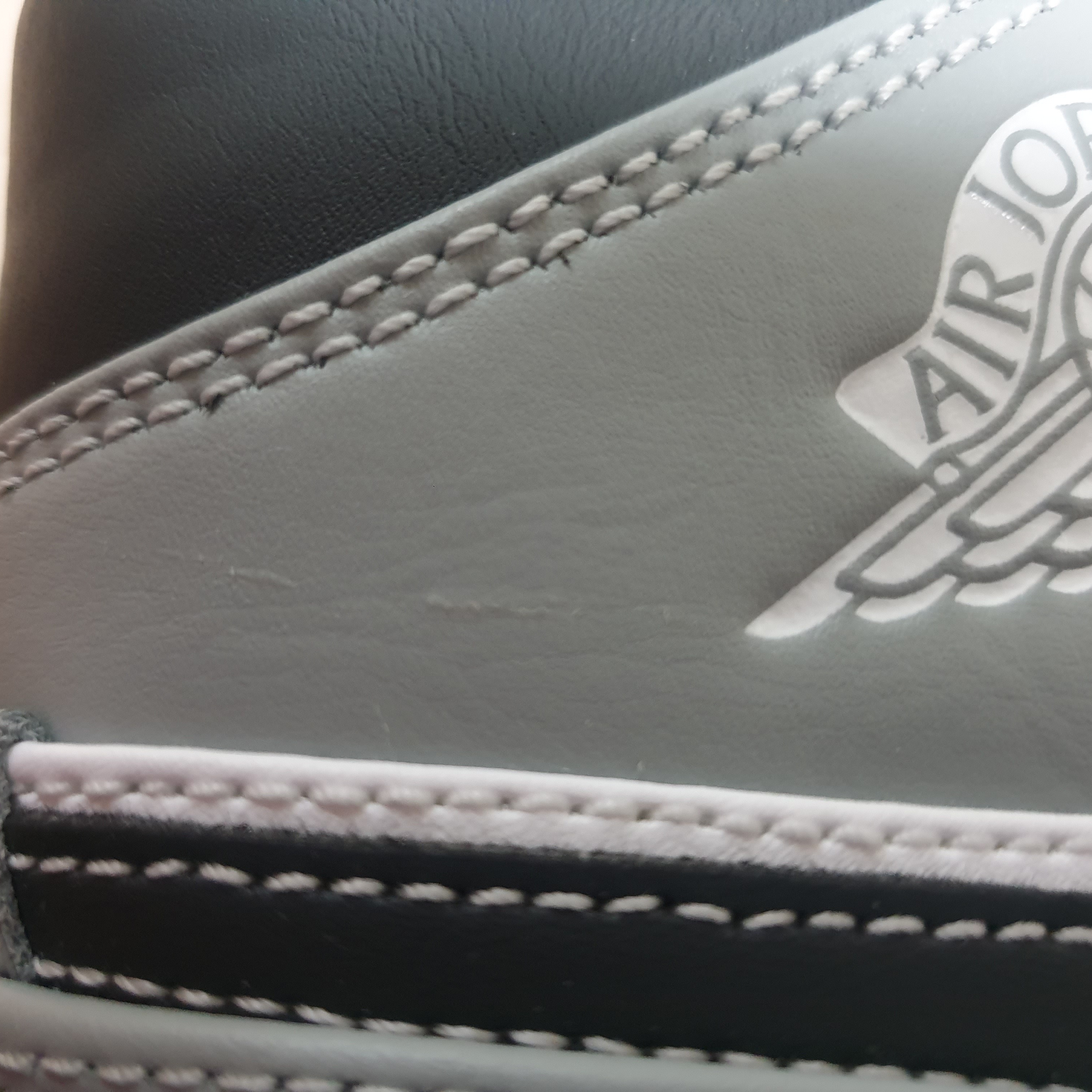 Jordan 1 Mid Light Smoke Grey Anthracite, Jordan 1 Mid Light Smoke Grey 착용 스타일 - 3